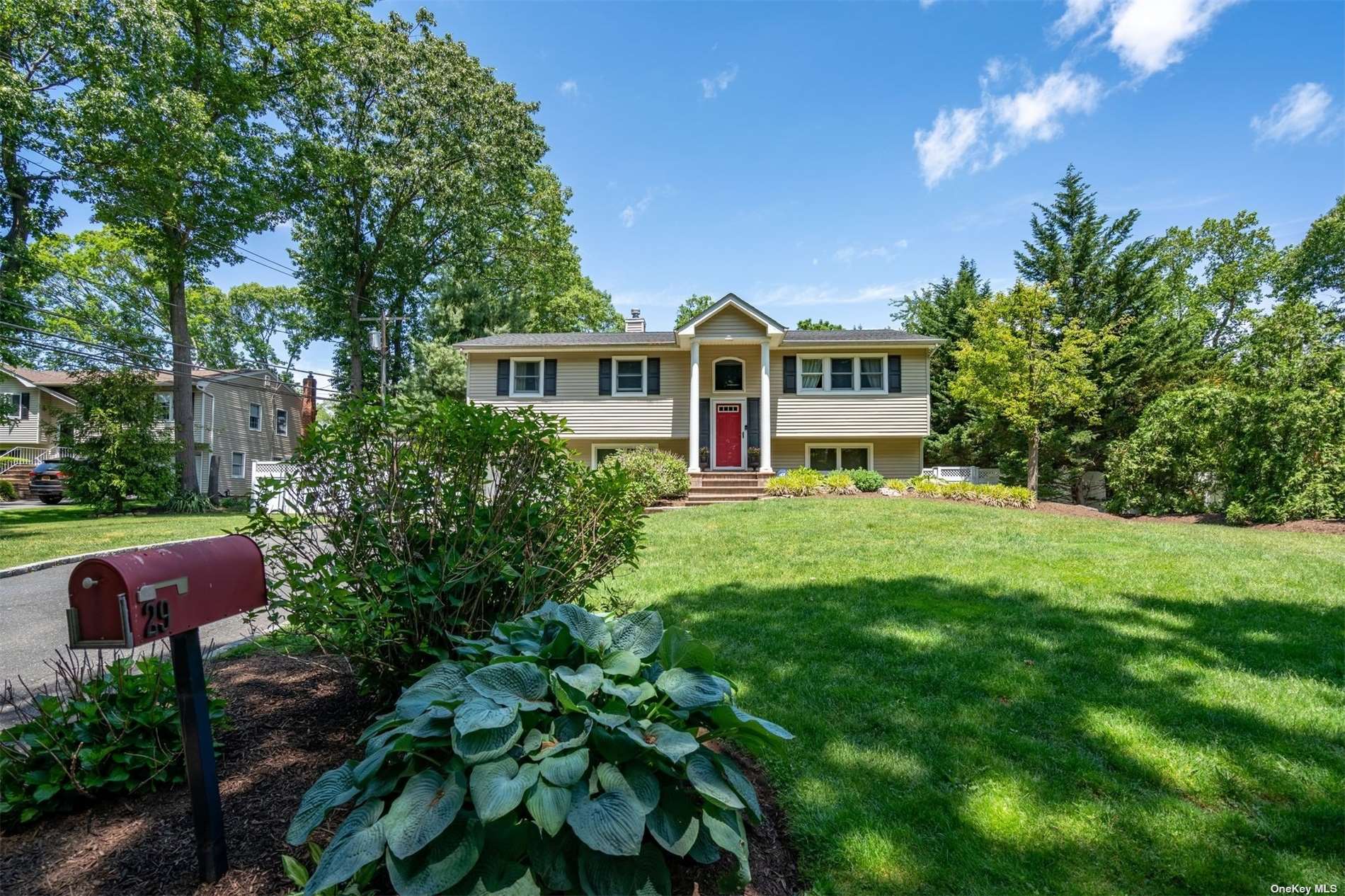 #1 photo, 29 Ronde Drive, 东长岛 康马克 Commack , NY 11725