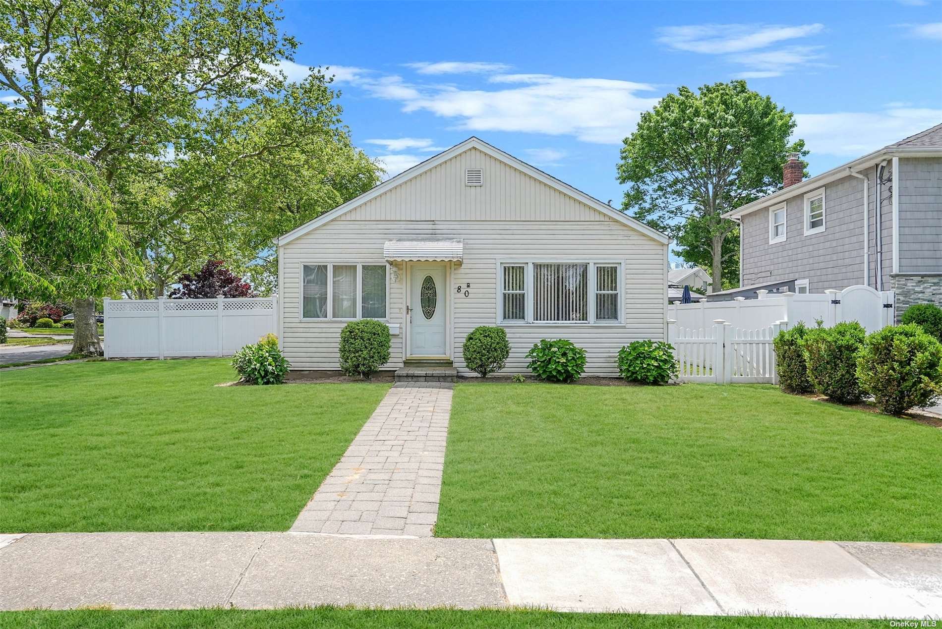 #1 photo, 80 Henrietta Avenue, 长岛 Oceanside , NY 11572