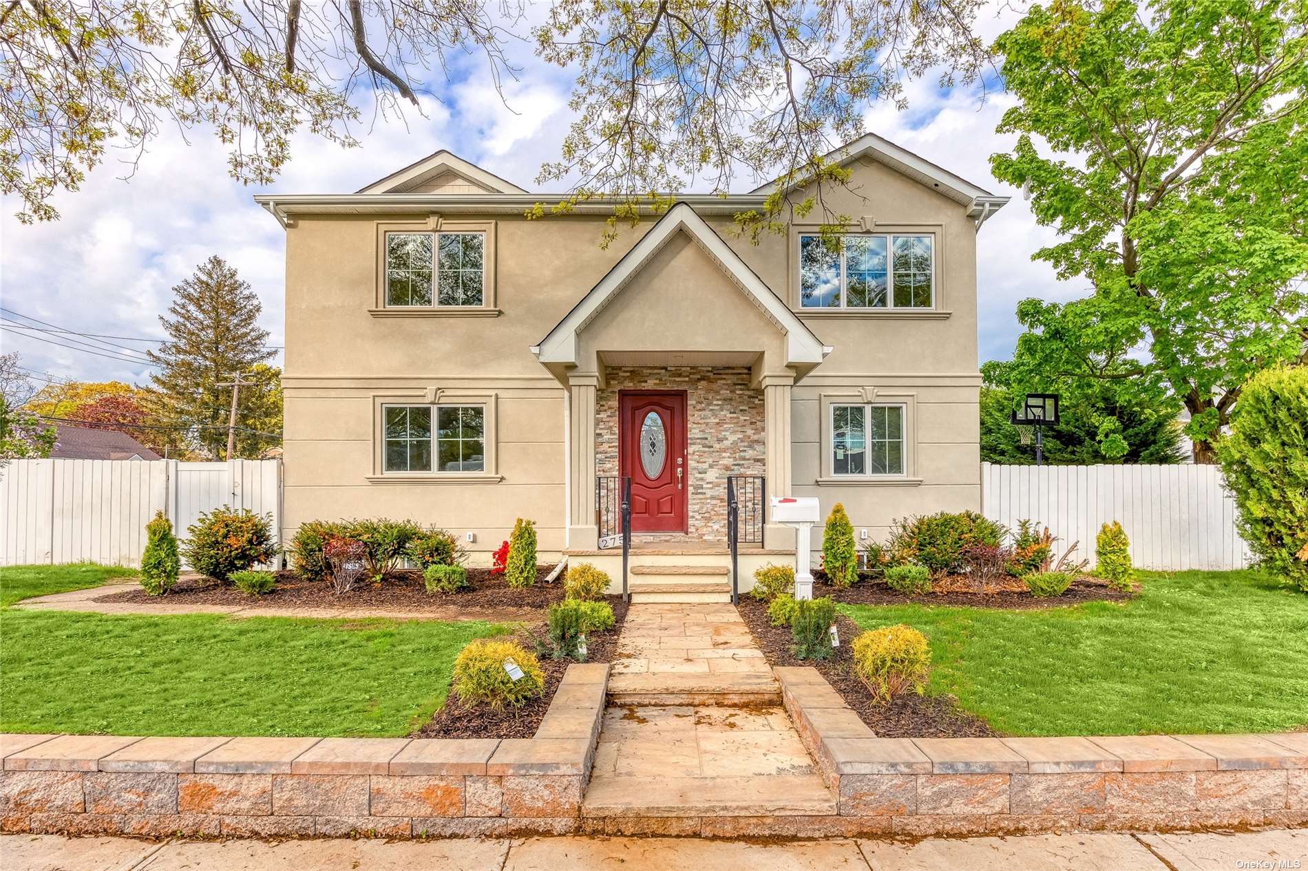 #1 photo, 275 Manetto Hill Road, 长岛 Plainview , NY 11803