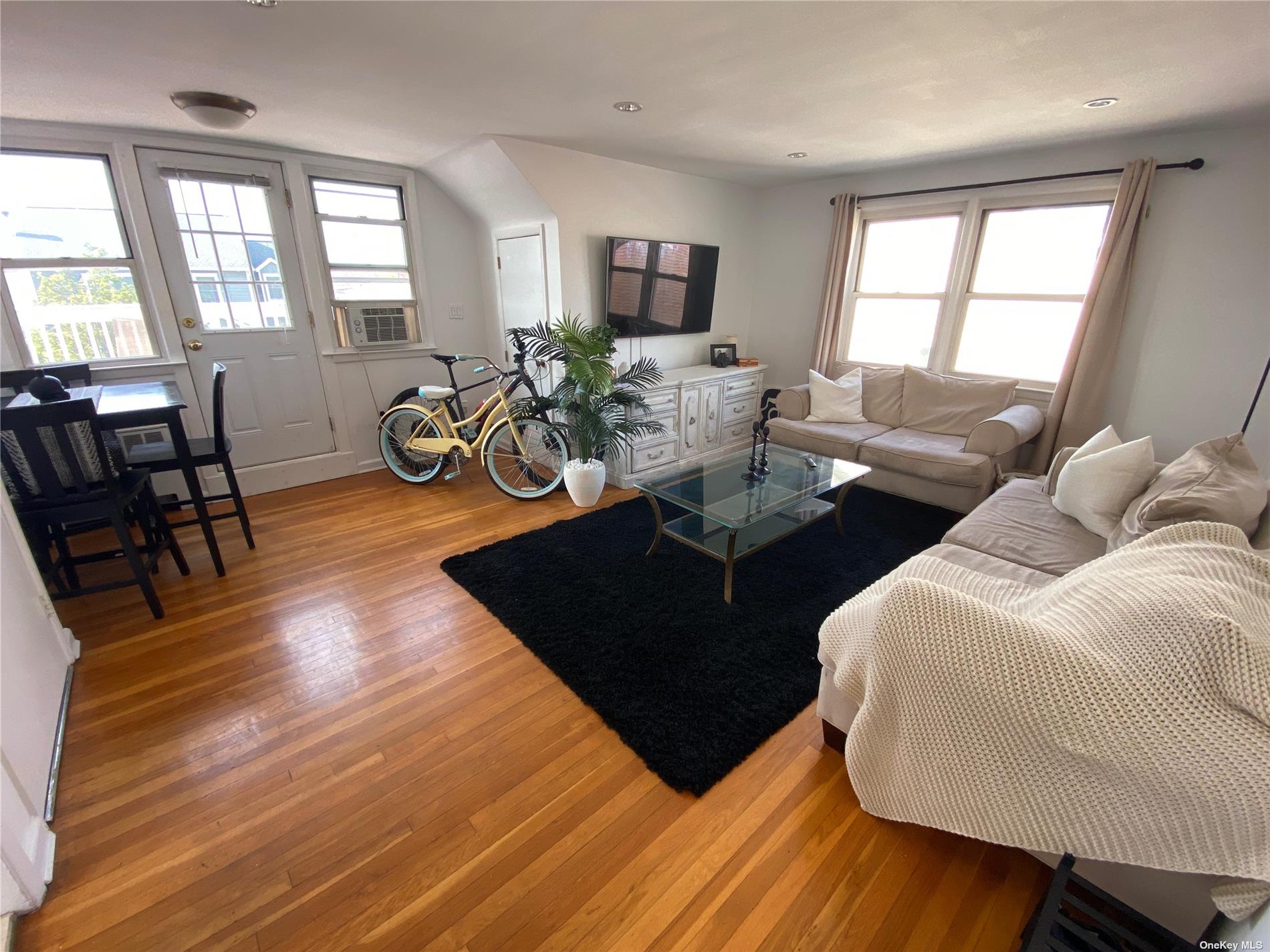 #1 photo, 375 W Fulton Street, 长岛 长滩 Long Beach , NY 11561