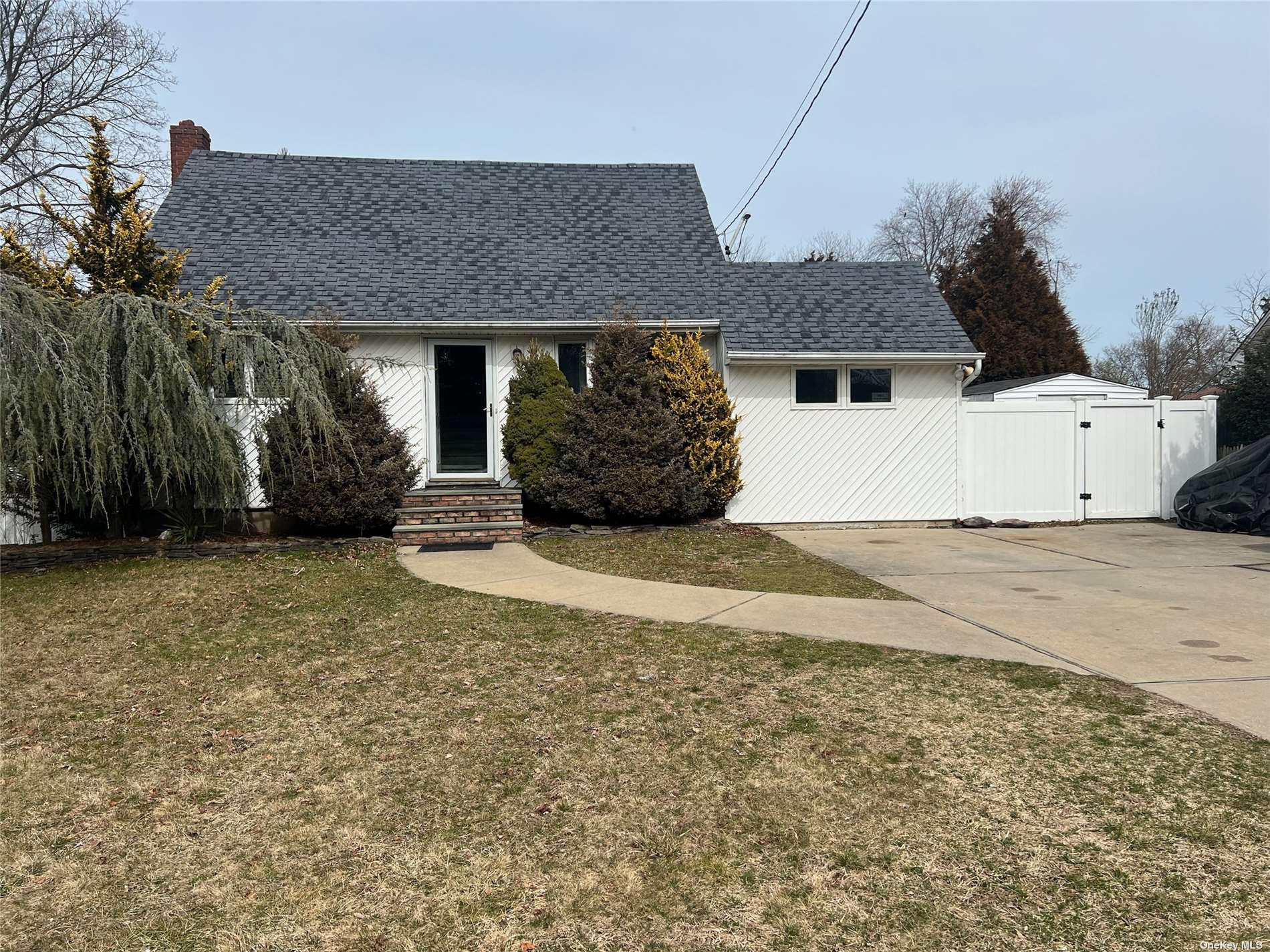 #1 photo, 19 Toppy Lane, 东长岛 海湾 Bay Shore , NY 11706