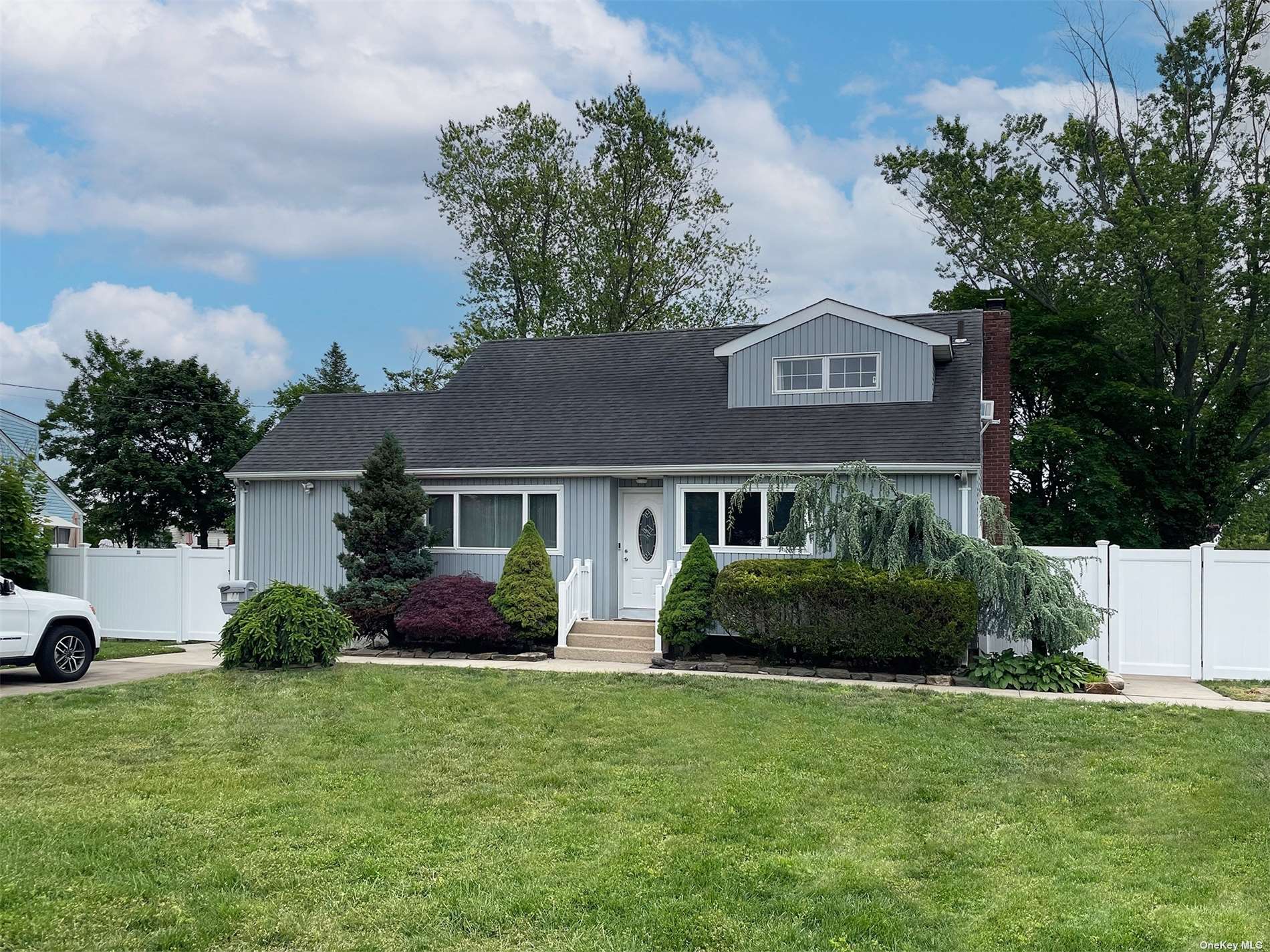 #1 photo, 344 Martin Drive, 东长岛 西艾斯利普 West Islip , NY 11795