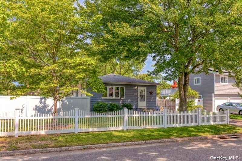 #1 photo, 27 Lorigan Street, 东长岛 艾斯利普 Islip Terrace , NY 11752