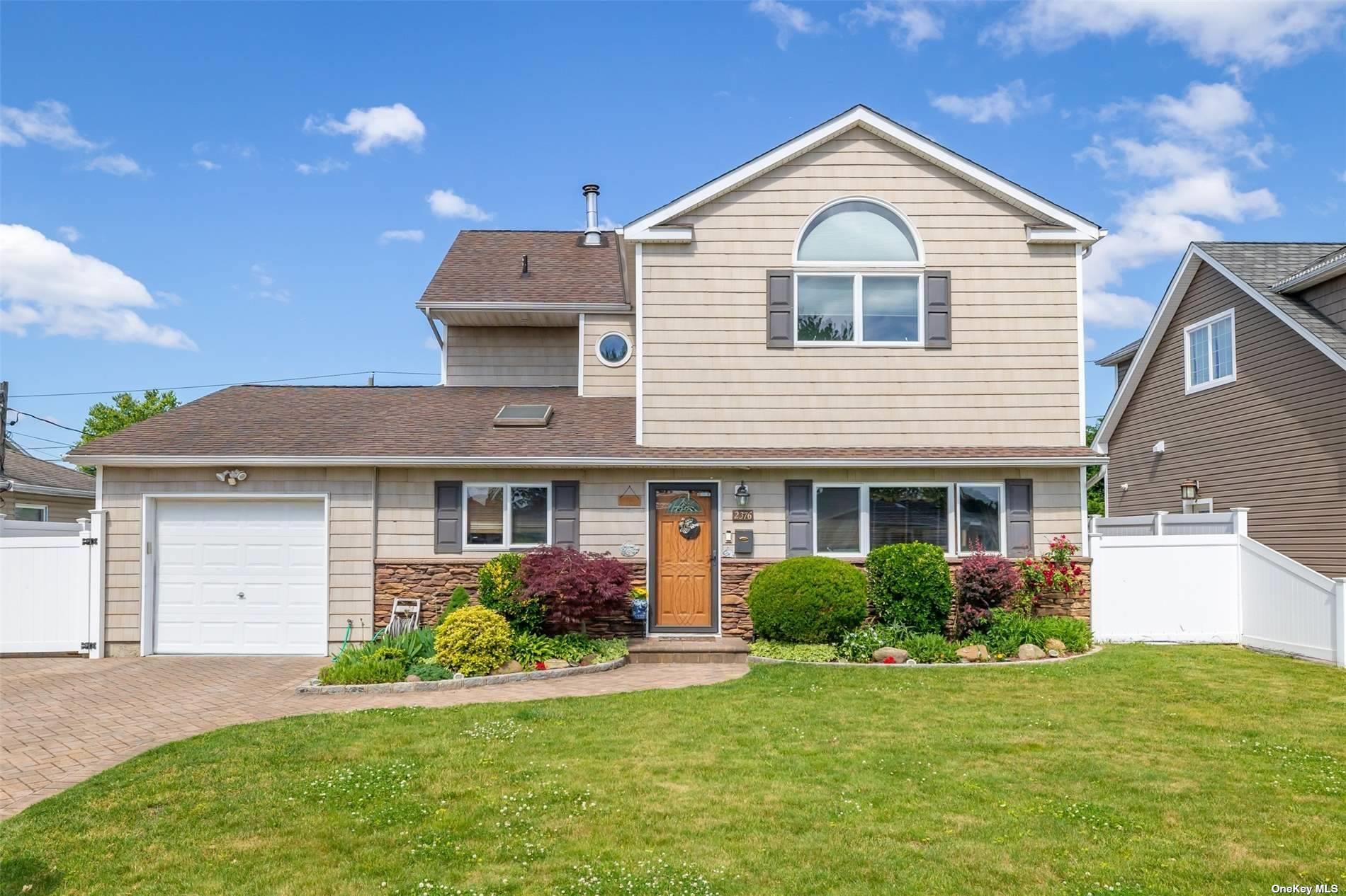 #1 photo, 2376 Willoughby Avenue, 长岛 Seaford , NY 11783