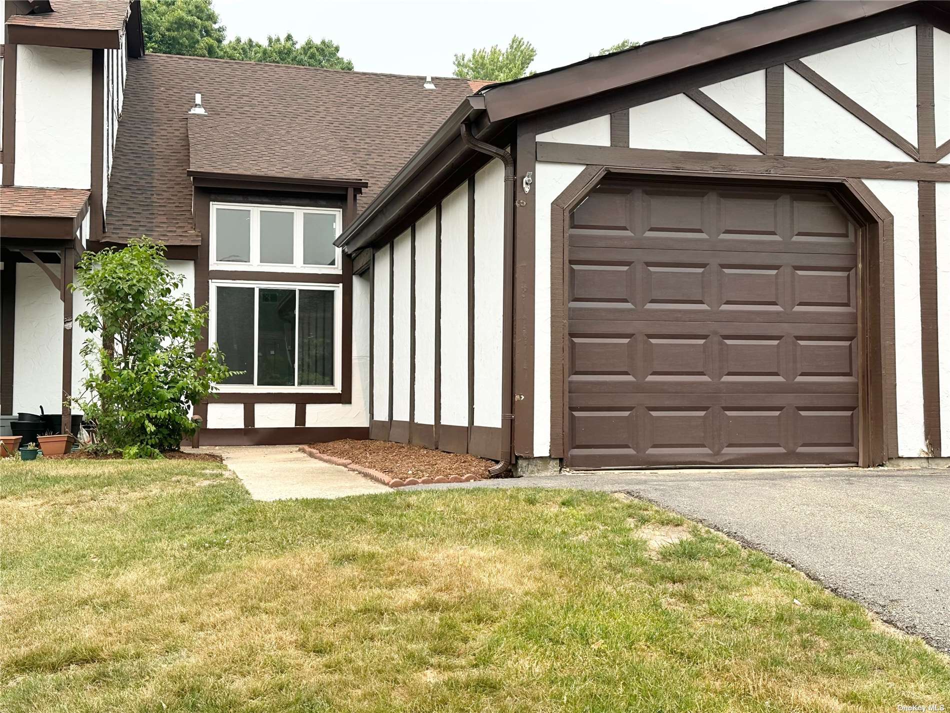 #1 photo, 4 Amesworth Court, 东长岛 Middle Island , NY 11953