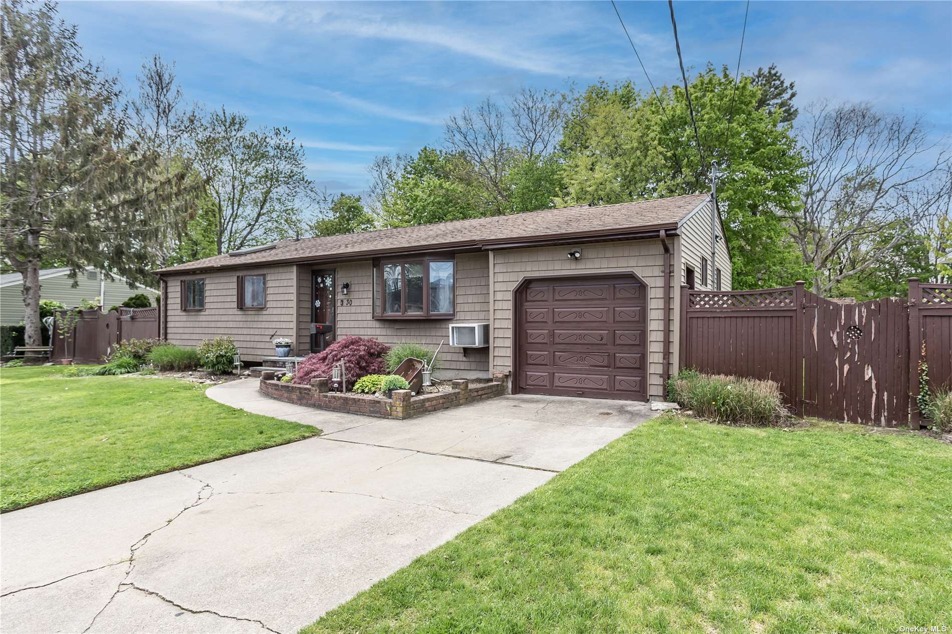 #1 photo, 30 Evergreen Pl, 东长岛 鹿园 Deer Park , NY 11729