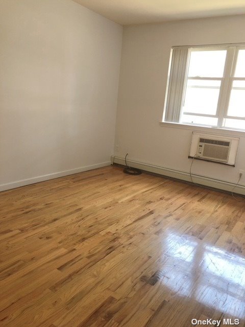 #1 photo, 166-13 65 Avenue, 皇后区 新鲜草原 Fresh Meadows , NY 11365