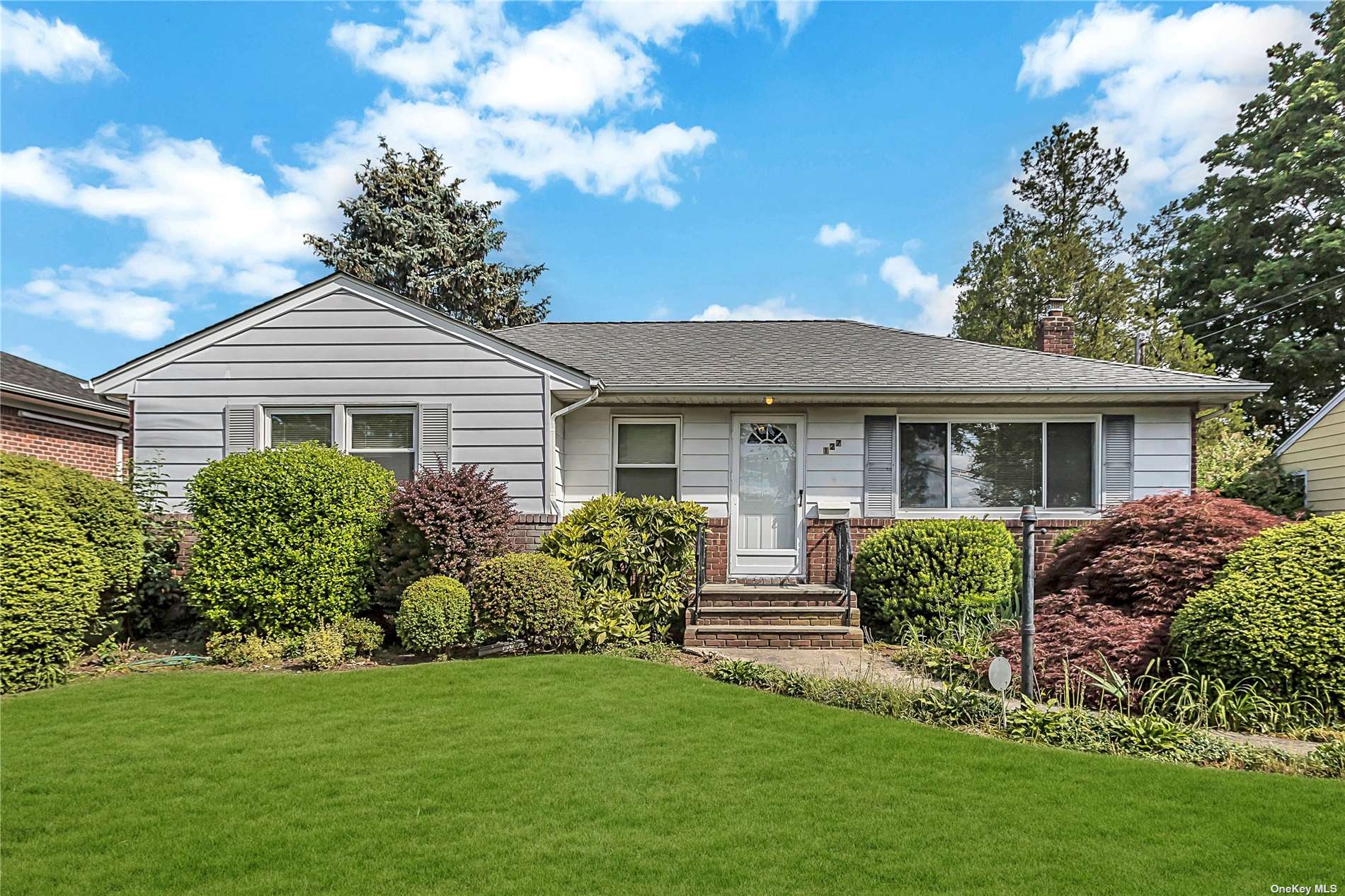 #1 photo, 127 8th Street, 长岛 Hicksville , NY 11801