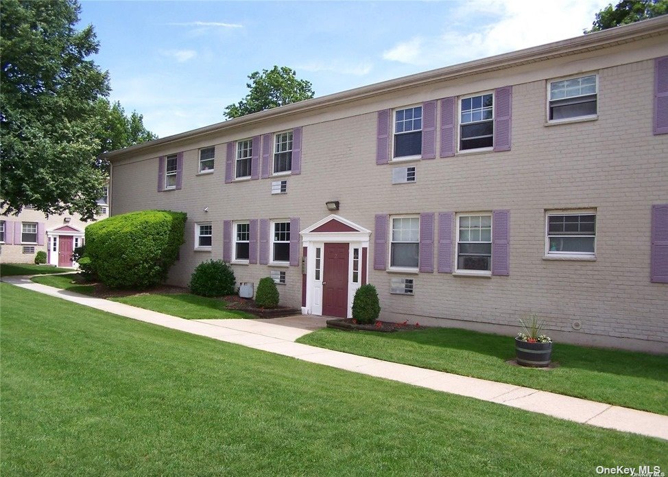 #1 photo, 324 Post Avenue, 长岛 西布雷 Westbury , NY 11590