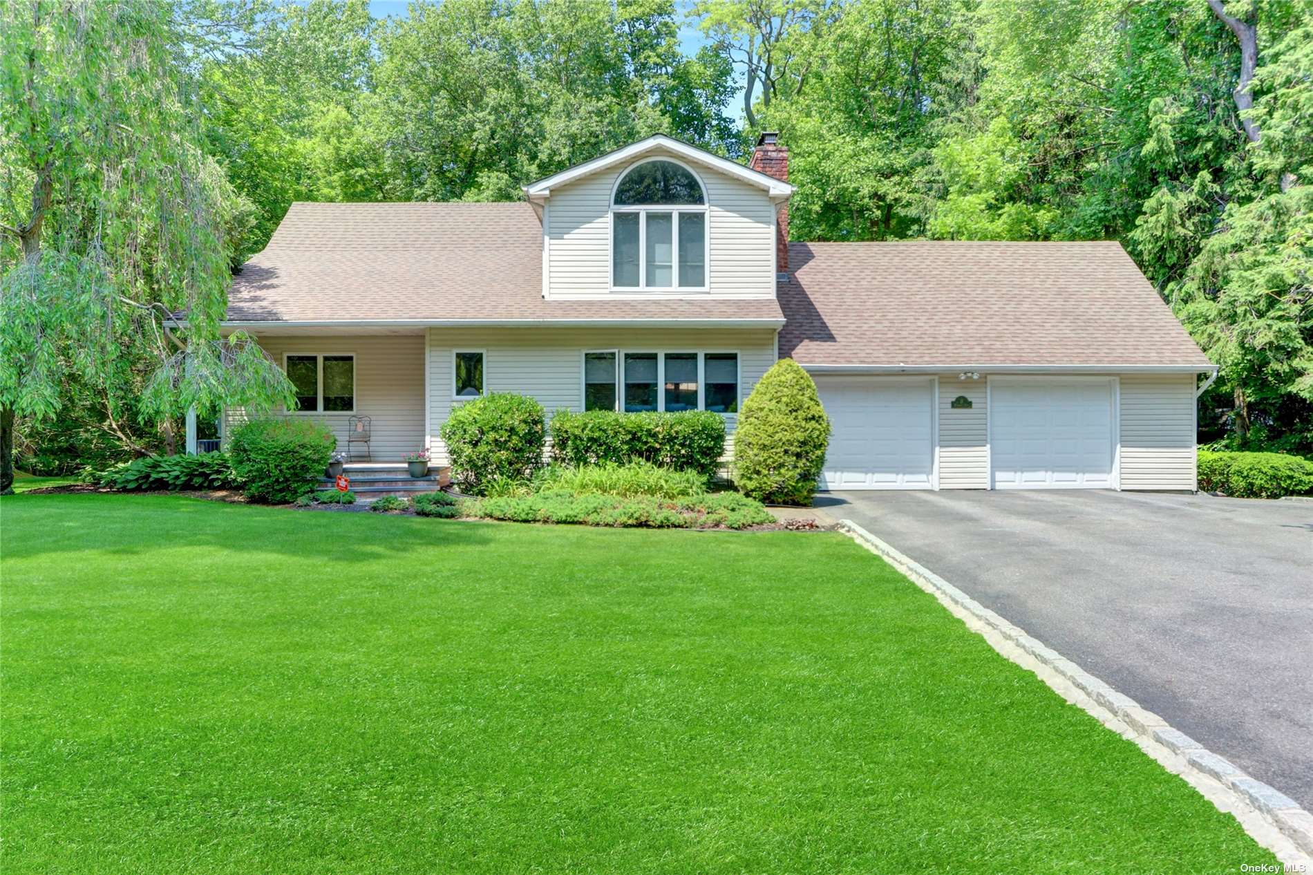 #1 photo, 21 Woodedge Drive, 东长岛 Dix小山 Dix Hills , NY 11746