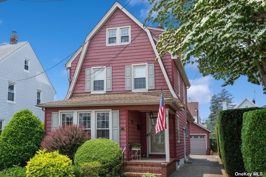 #1 photo, 15 Holly Avenue, 长岛 Mineola , NY 11501