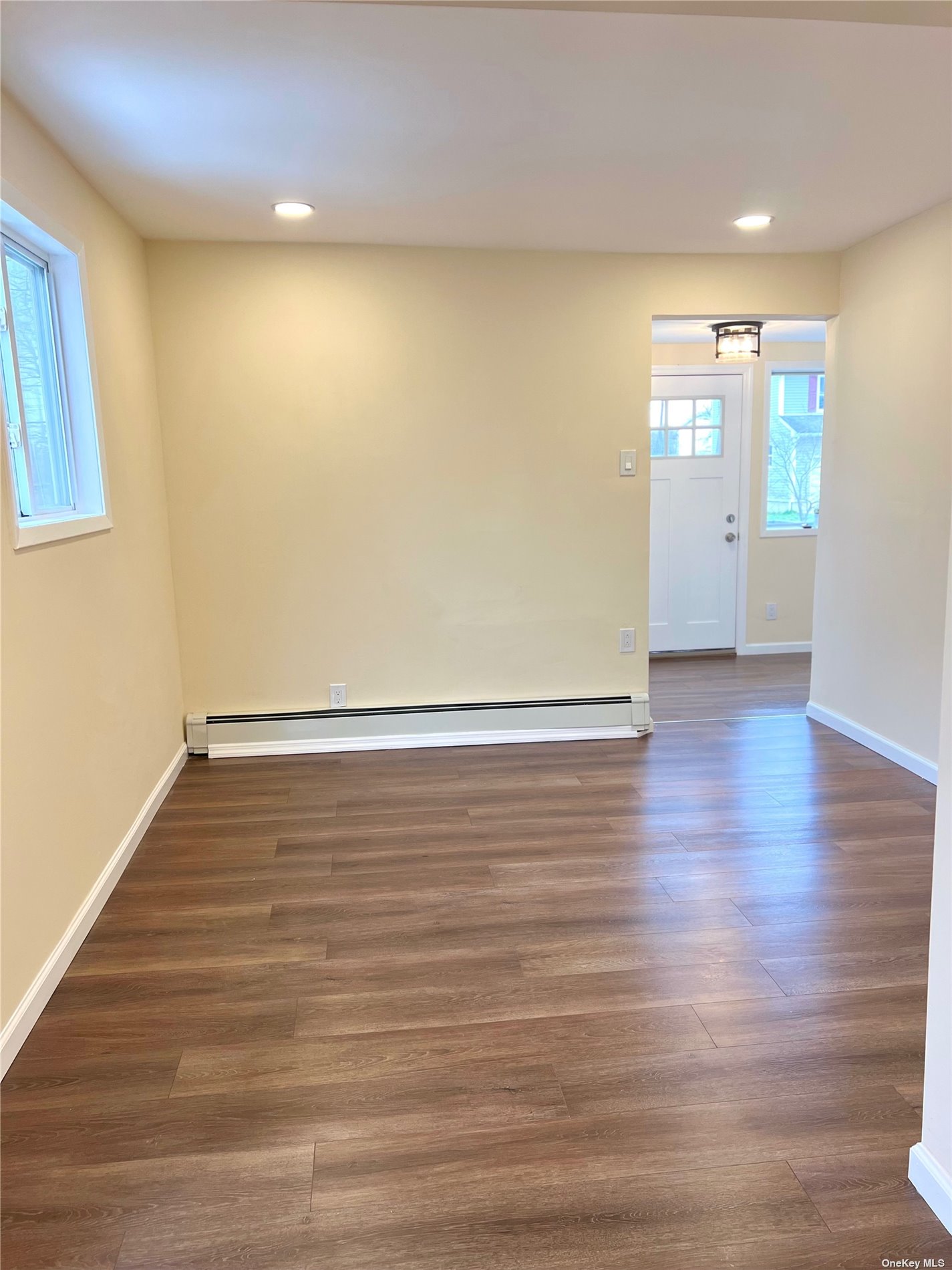 #1 photo, 41 Bedford Street, 东长岛 Wyandanch , NY 11798