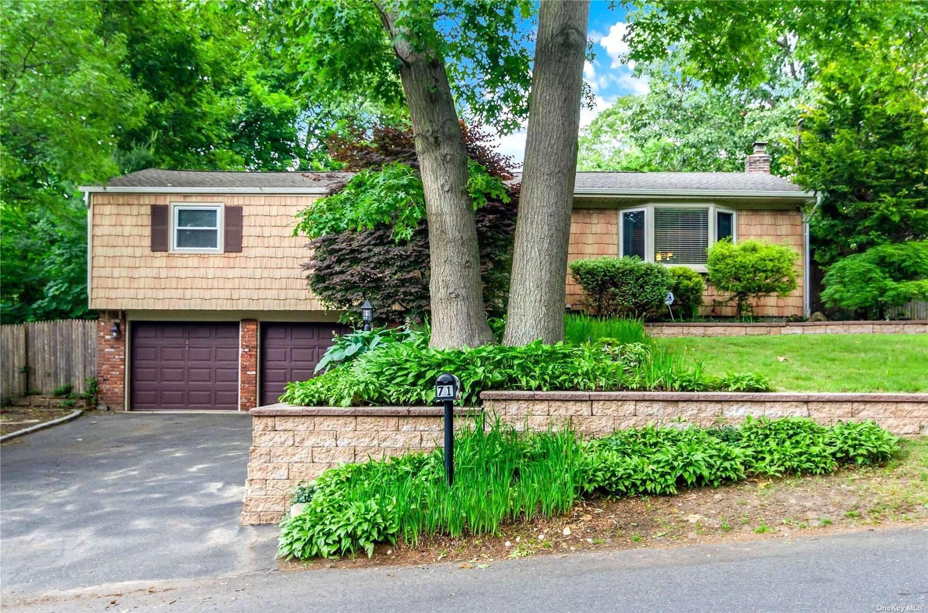 #1 photo, 71 Arlington Road, 东长岛 Ronkonkoma , NY 11779