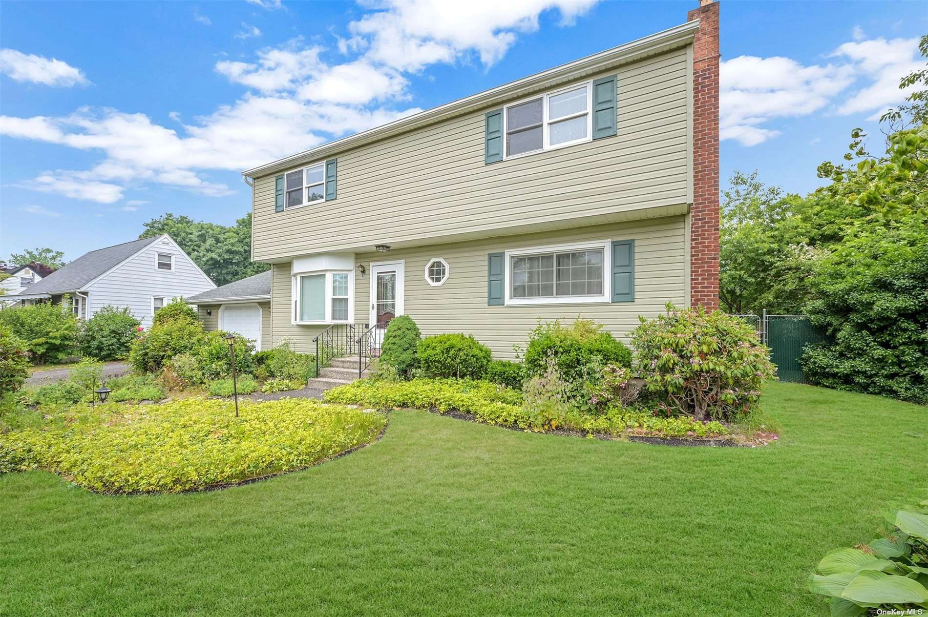 #1 photo, 1 Laurie Boulevard, 东长岛 Centereach , NY 11720