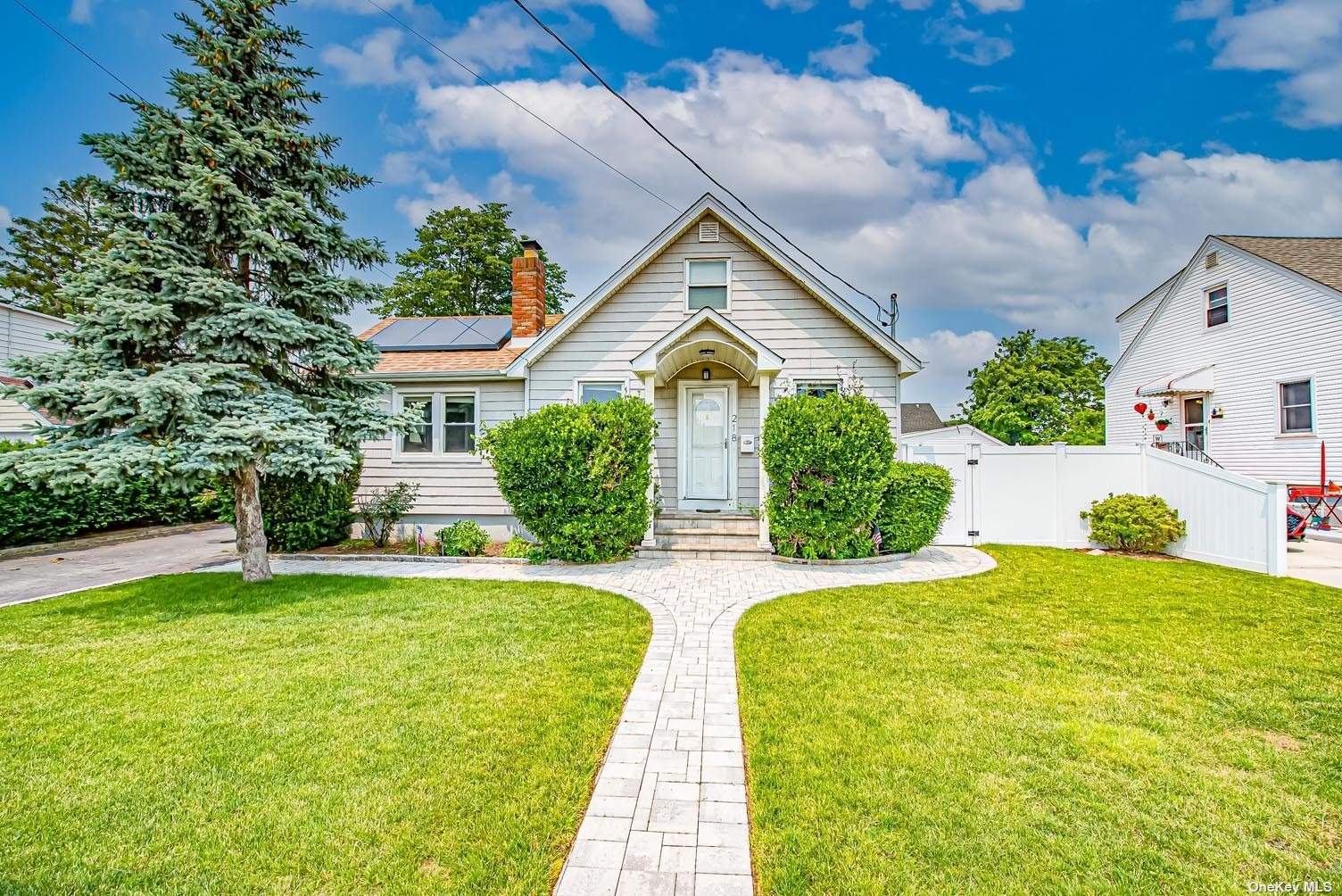 #1 photo, 218 E Belle Terre Avenue, 东长岛 Lindenhurst , NY 11757