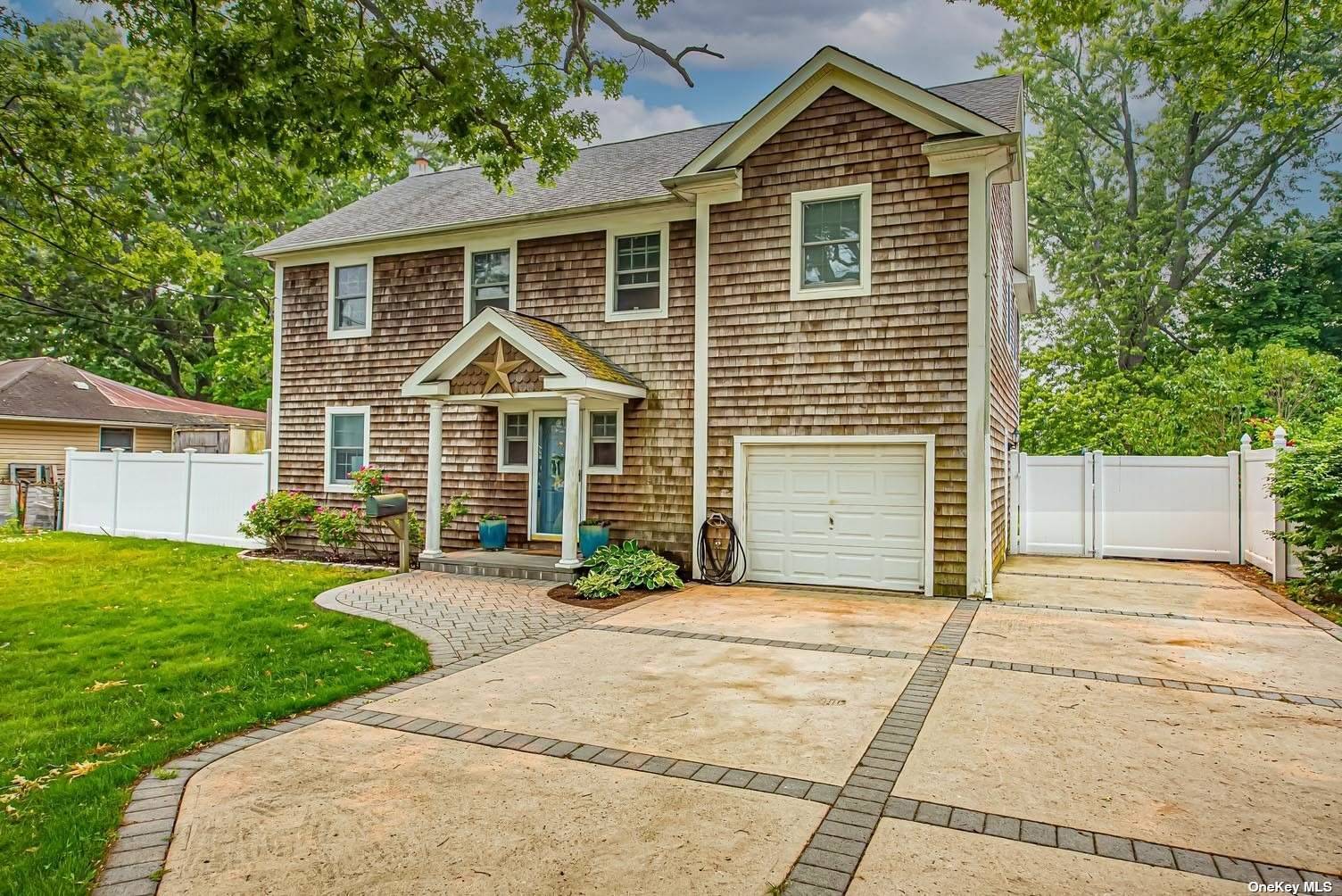 #1 photo, 1354 Potter Boulevard, 东长岛 海湾 Bay Shore , NY 11706