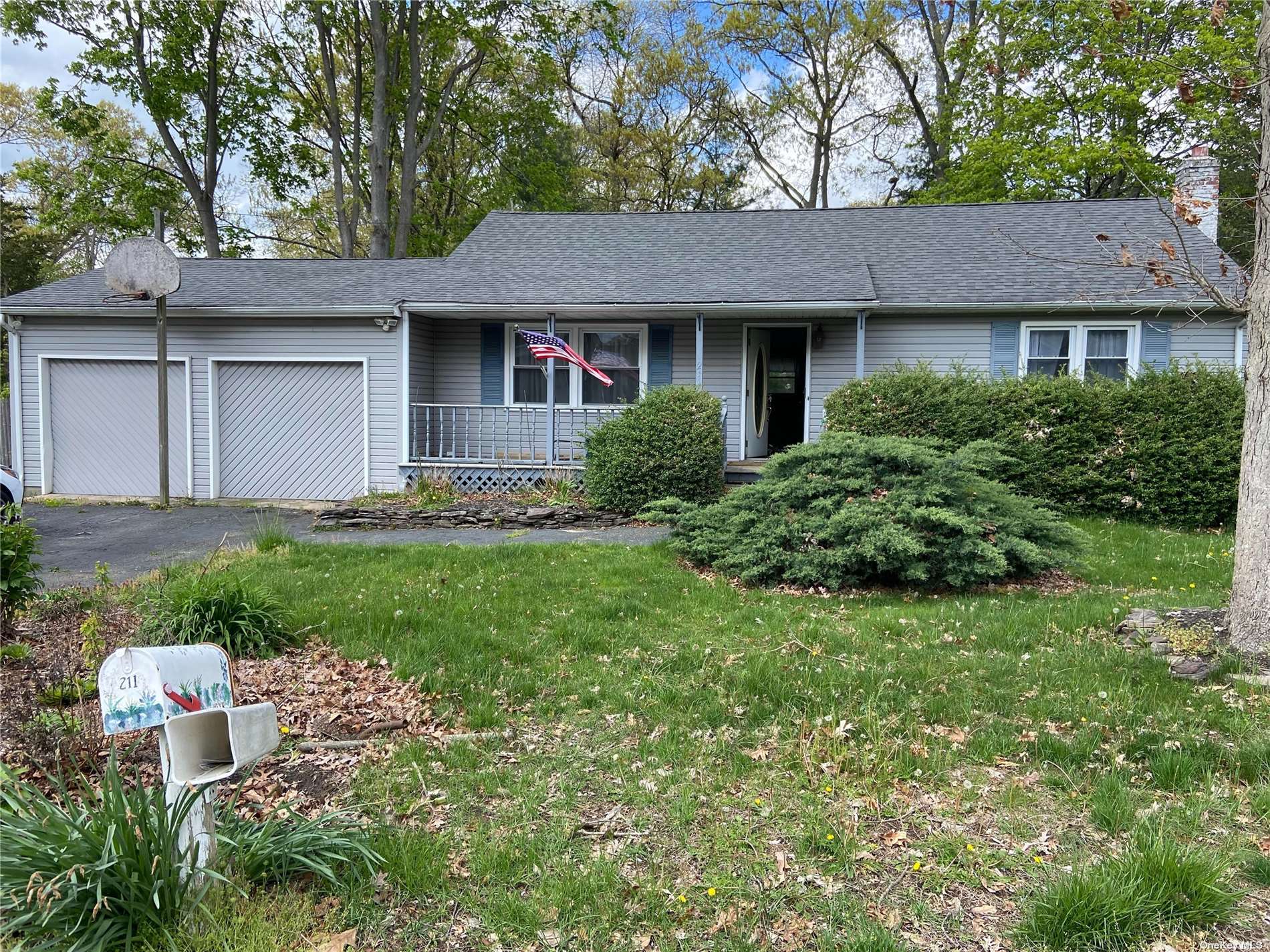 #1 photo, 211 Ontario Street, 东长岛 Ronkonkoma , NY 11779