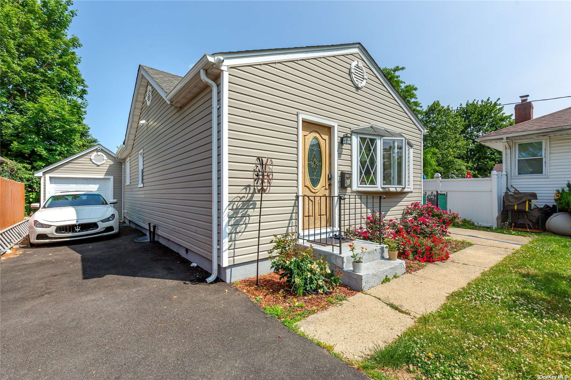 #1 photo, 61 Robinwood Avenue, 長島 Hempstead , NY 11550