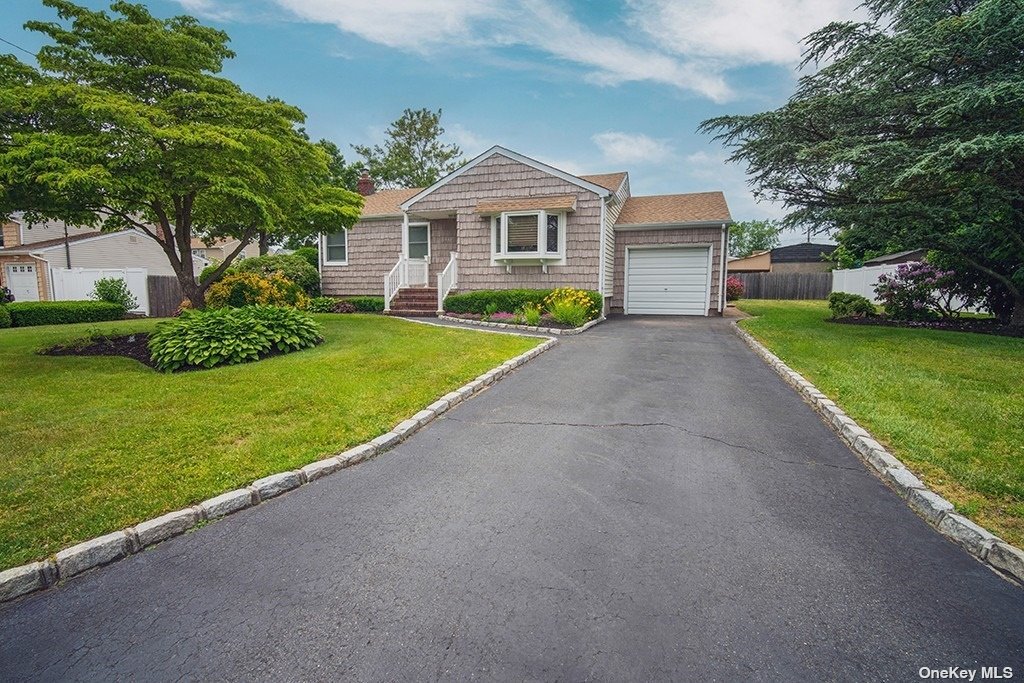 #1 photo, 1542 9th Street, 东长岛 West Babylon , NY 11704