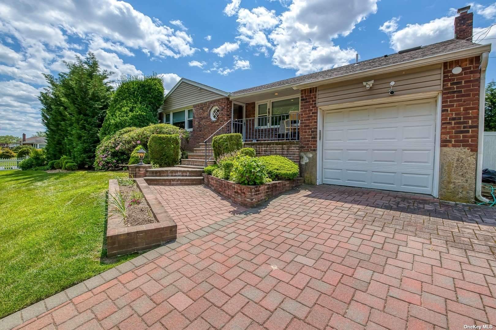 #1 photo, 1752 Park Drive, 长岛 Seaford , NY 11783