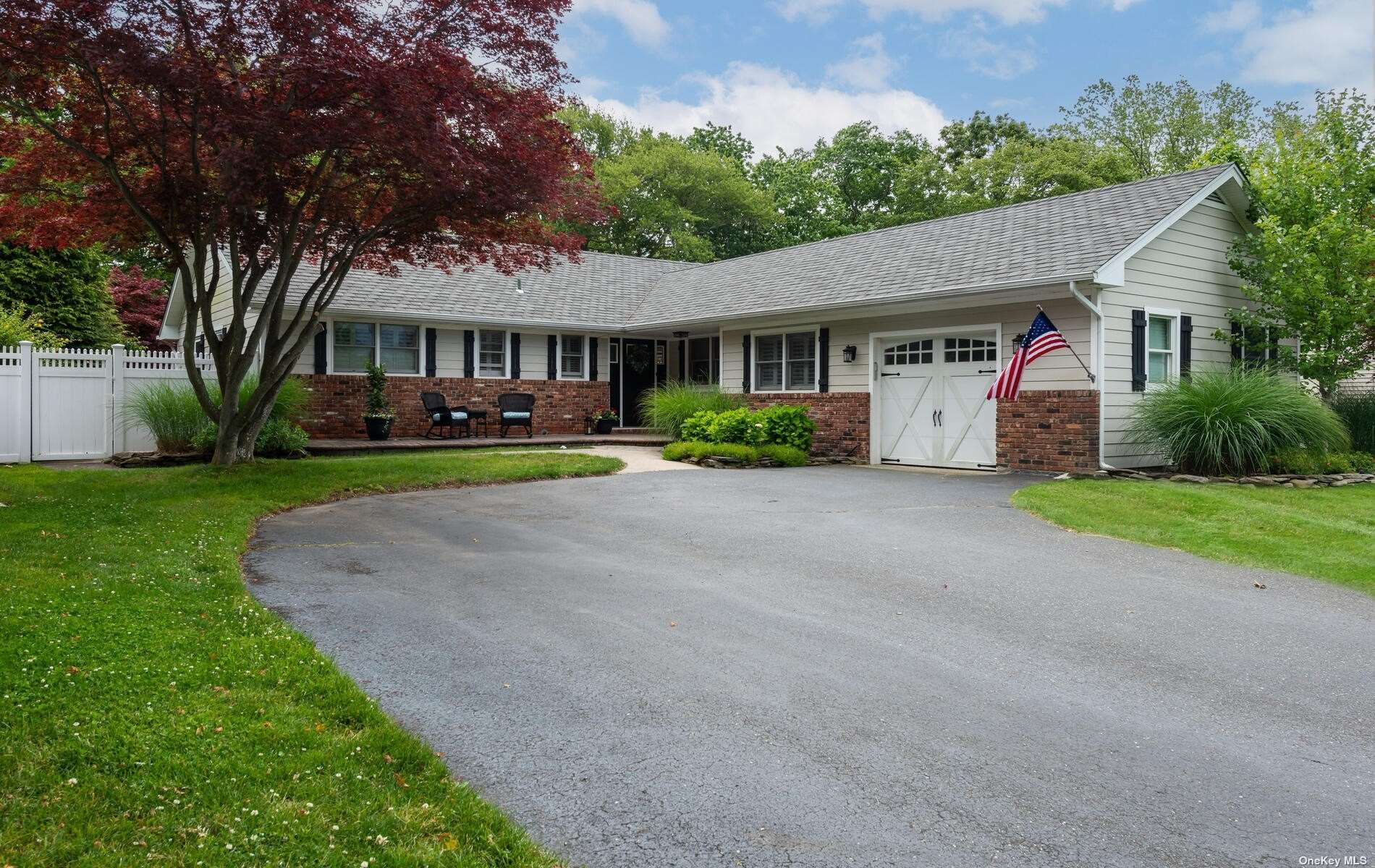 #1 photo, 197 Connetquot Road, 东长岛 Oakdale , NY 11769