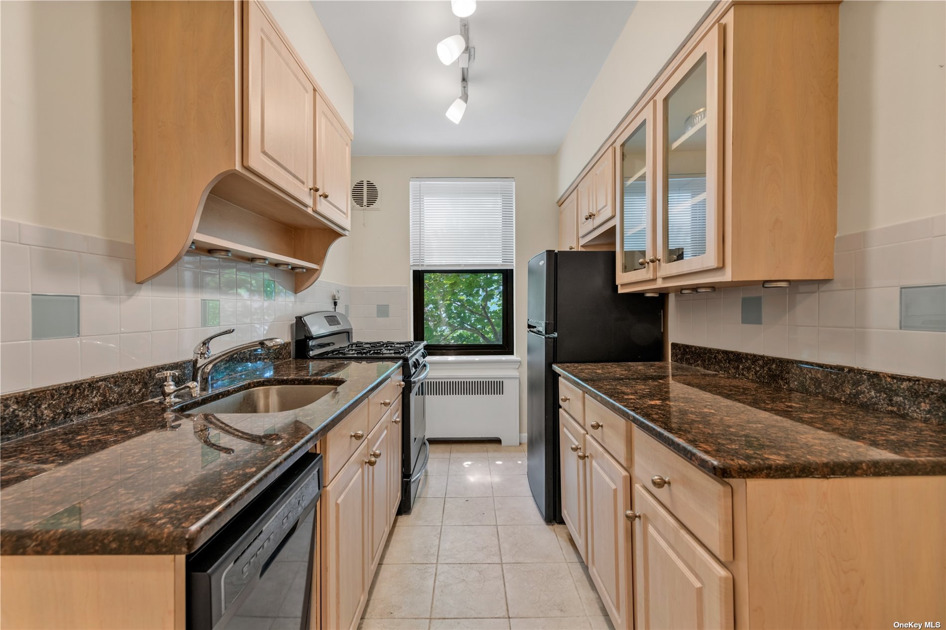 #1 photo, 4 Town House Place, 长岛 大颈 Great Neck , NY 11021