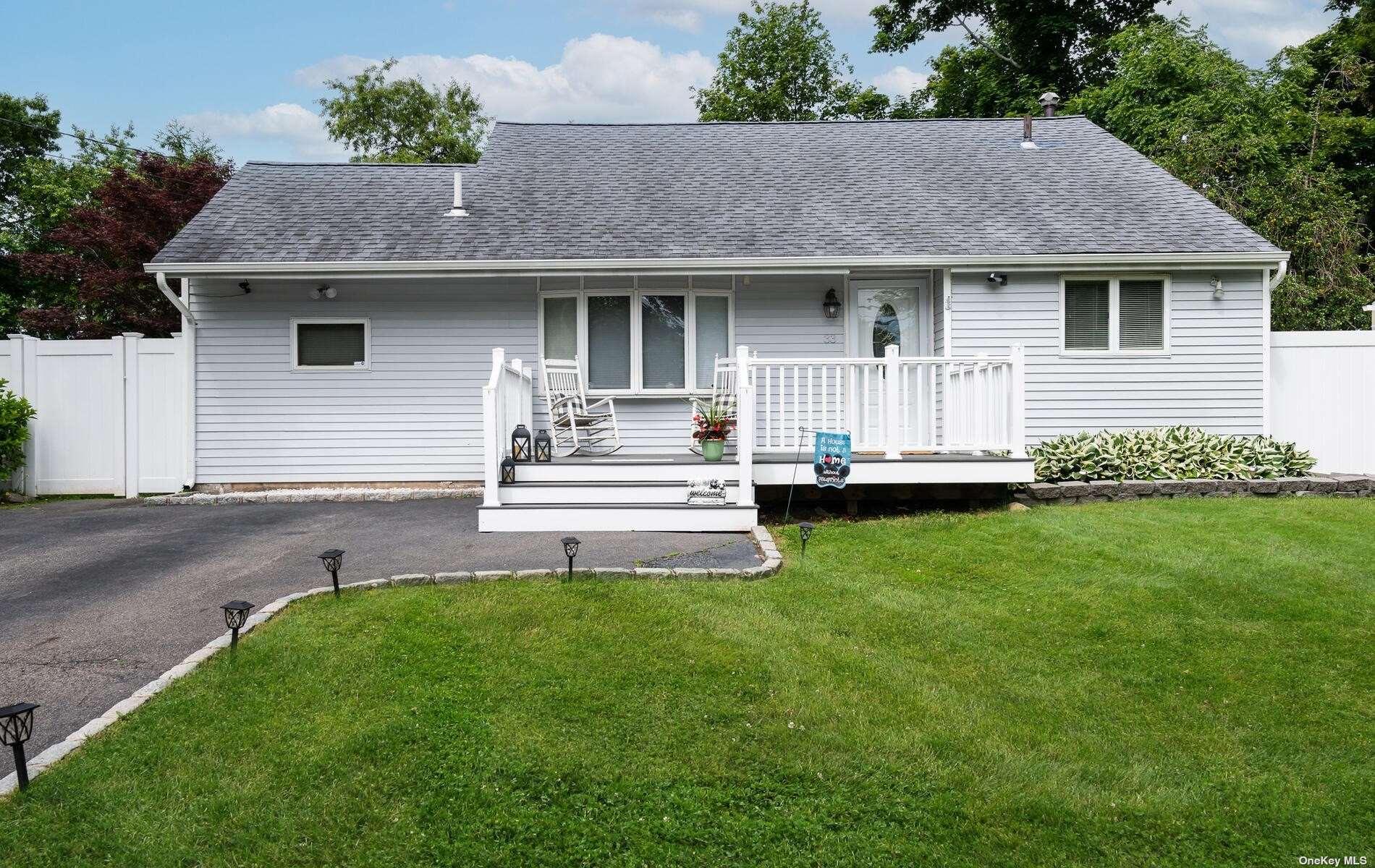 #1 photo, 33 Champlain Street, 东长岛 Port Jefferson Station , NY 11776