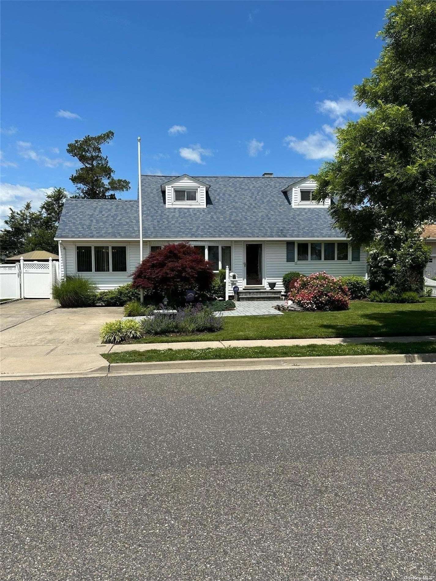 #1 photo, 20 Primrose Avenue, 长岛 Hicksville , NY 11801