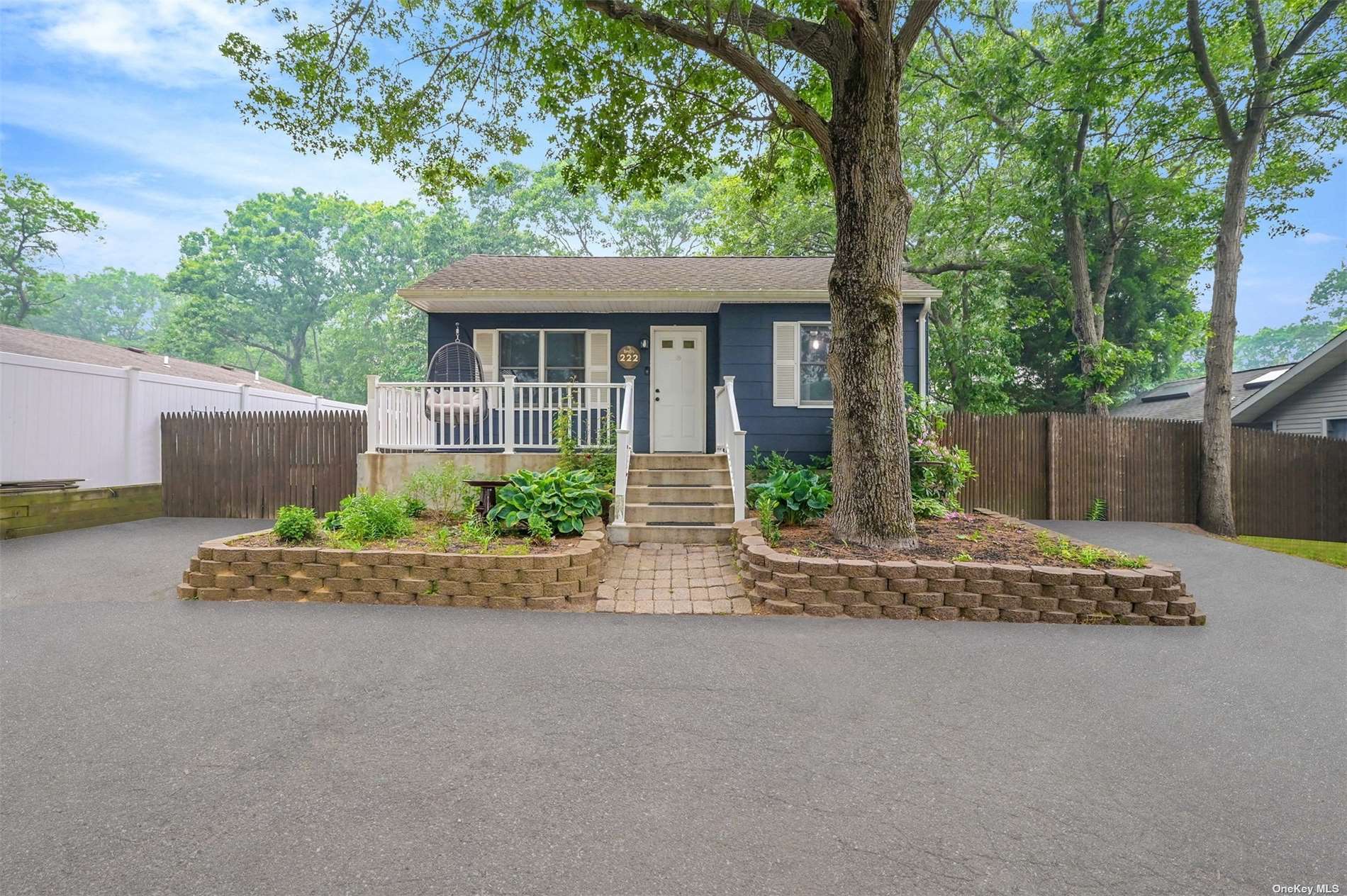 #1 photo, 222 Blue Point Road, 东长岛 Farmingville , NY 11738