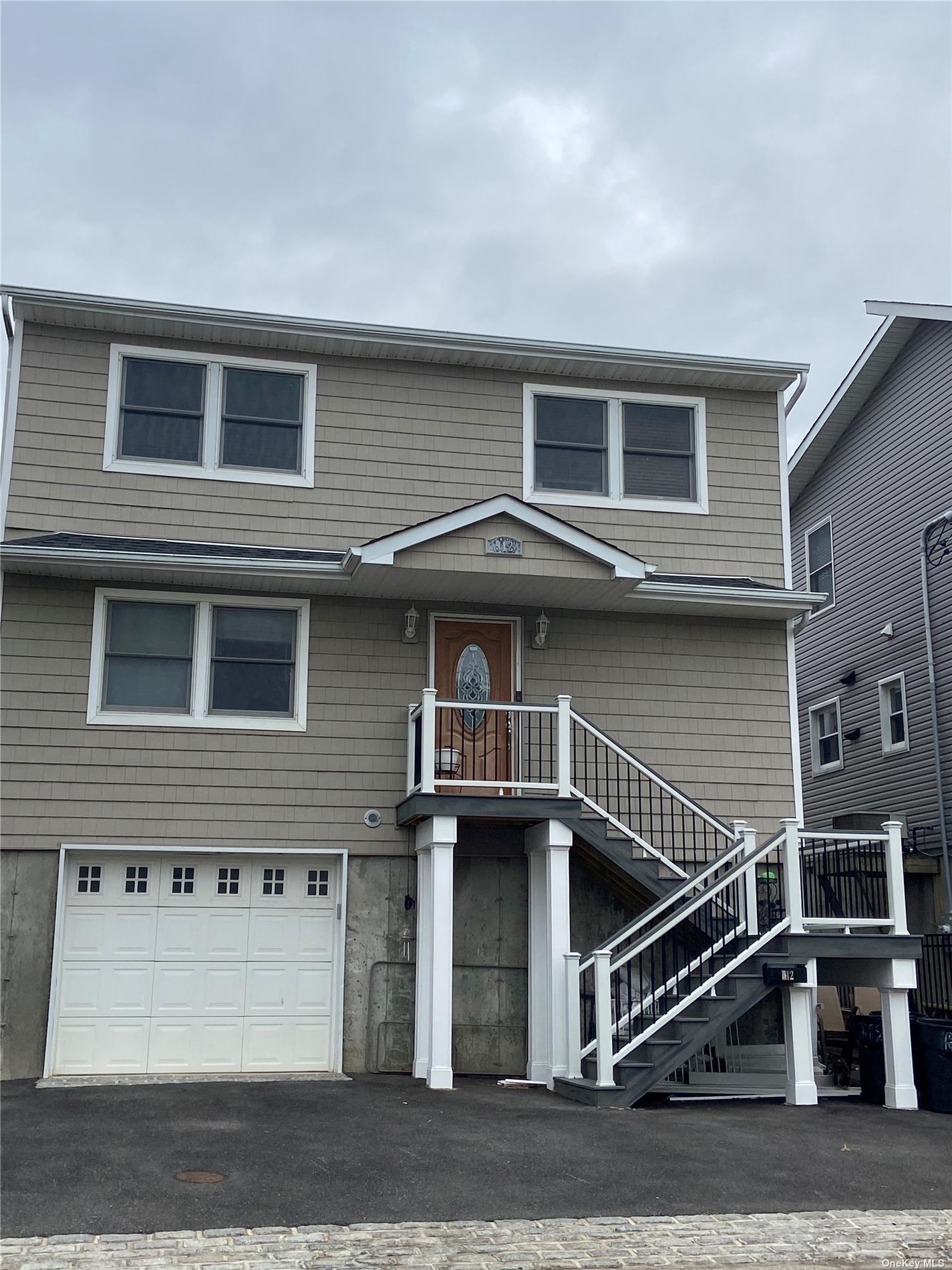#1 photo, 912 Pacific Street, 东长岛 Lindenhurst , NY 11757