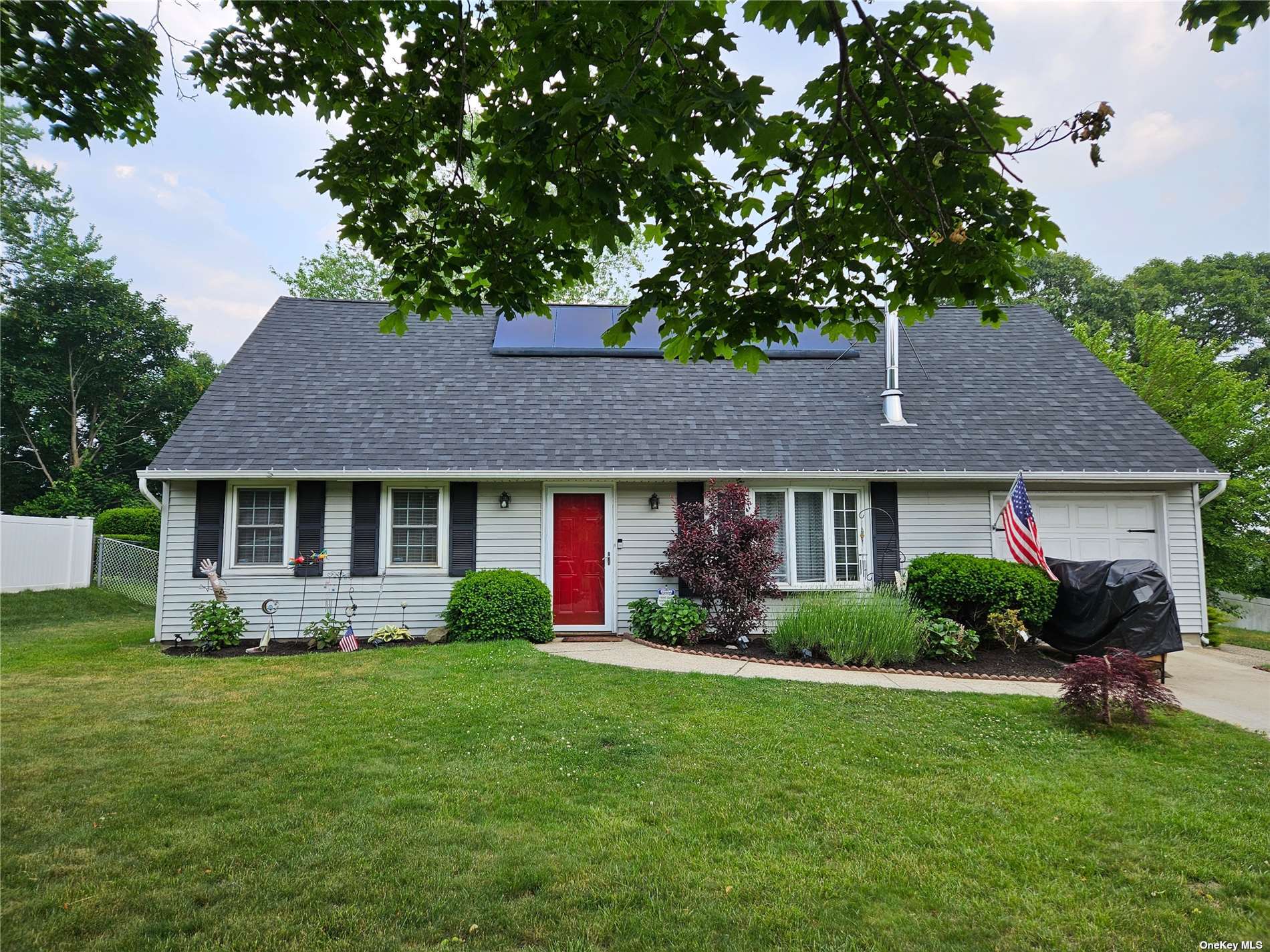 #1 photo, 131 Rosemont Avenue, 东长岛 Farmingville , NY 11738