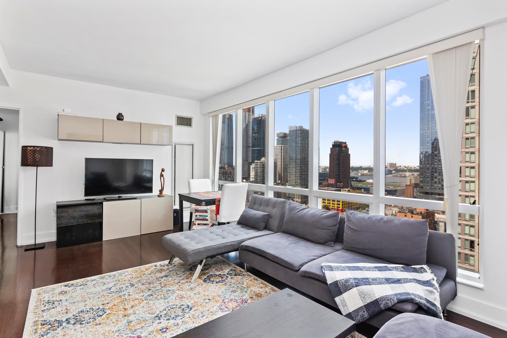 #1 photo, 350 West 42nd Street, 曼哈顿 中城西区 Hells Kitchen , NY 10036