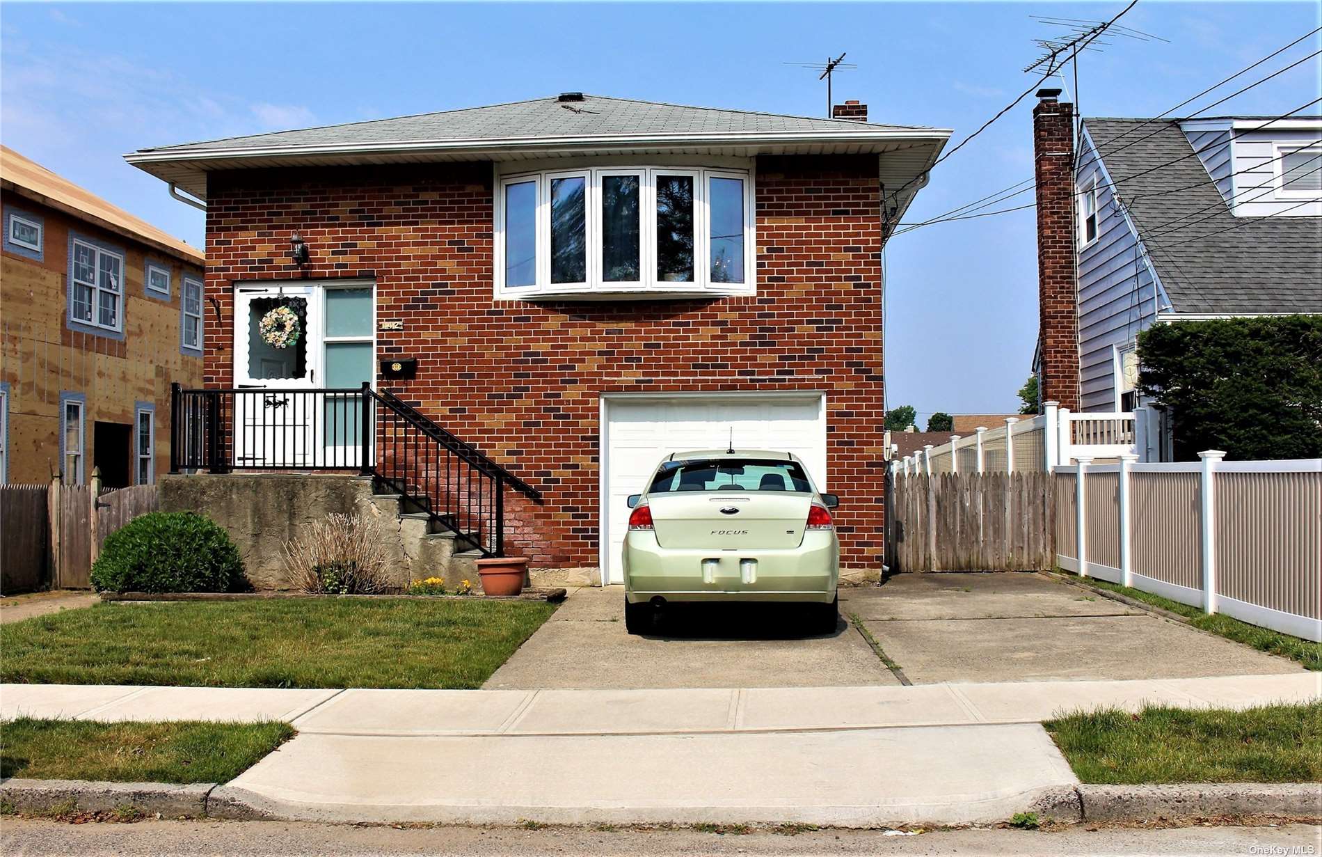 #1 photo, 142 Oakley Avenue, מחוז נסאו Elmont , NY 11003