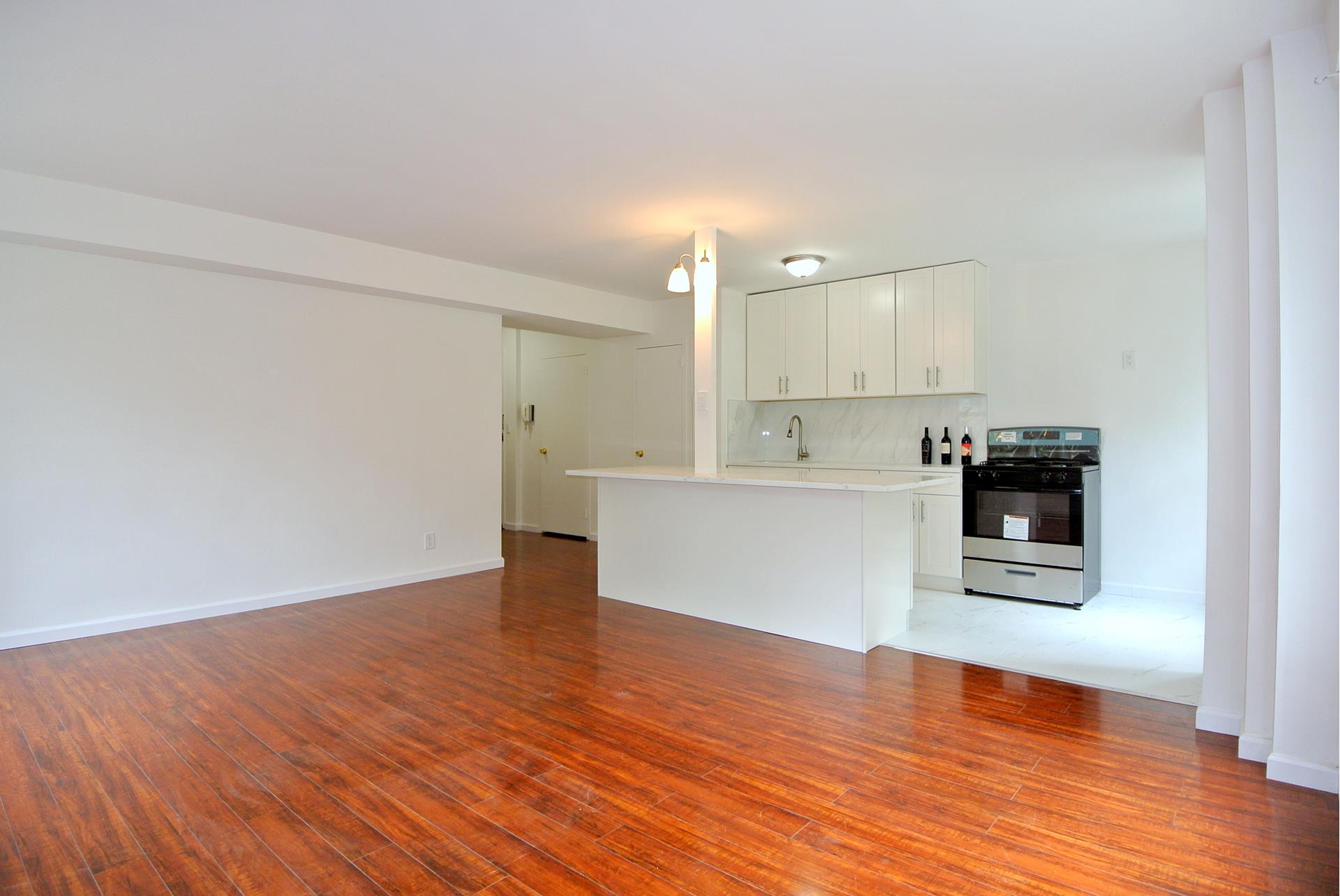 #10 photo, 549 W 123RD Street, マンハッタン Morningside Heights , NY 10027