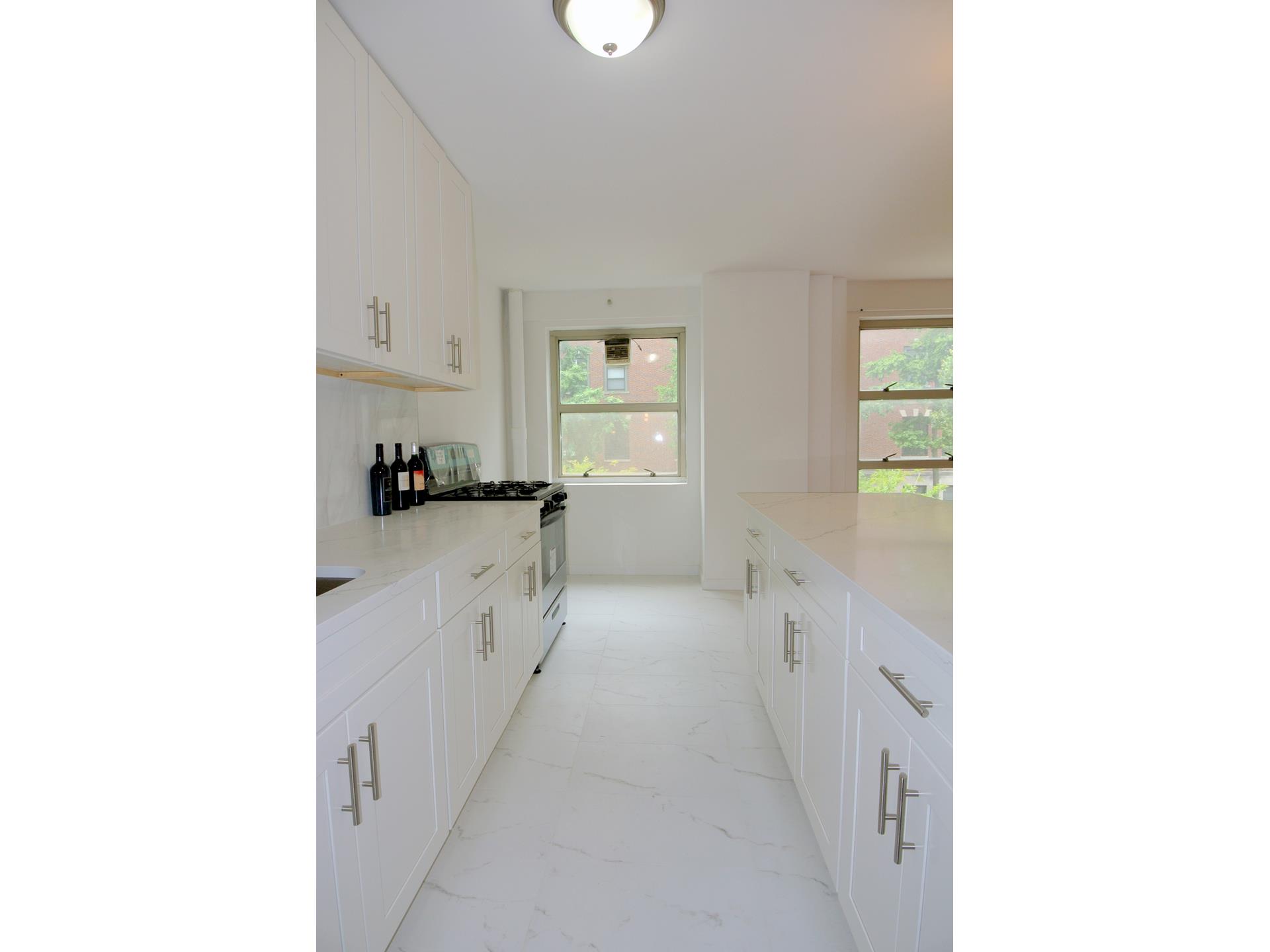 #13 photo, 549 W 123RD Street, マンハッタン Morningside Heights , NY 10027