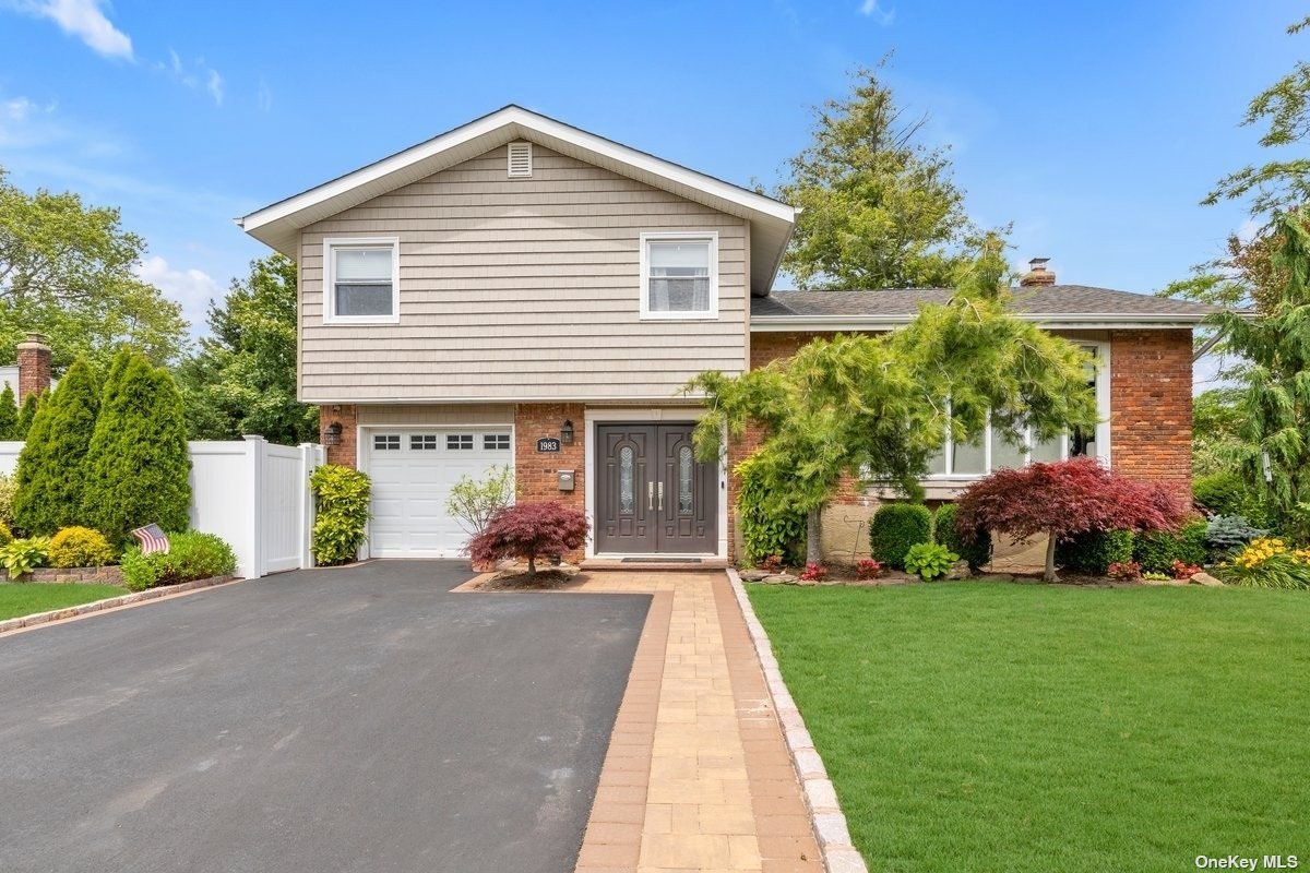 #1 photo, 1983 Lowell Lane, Merrick , NY 11566