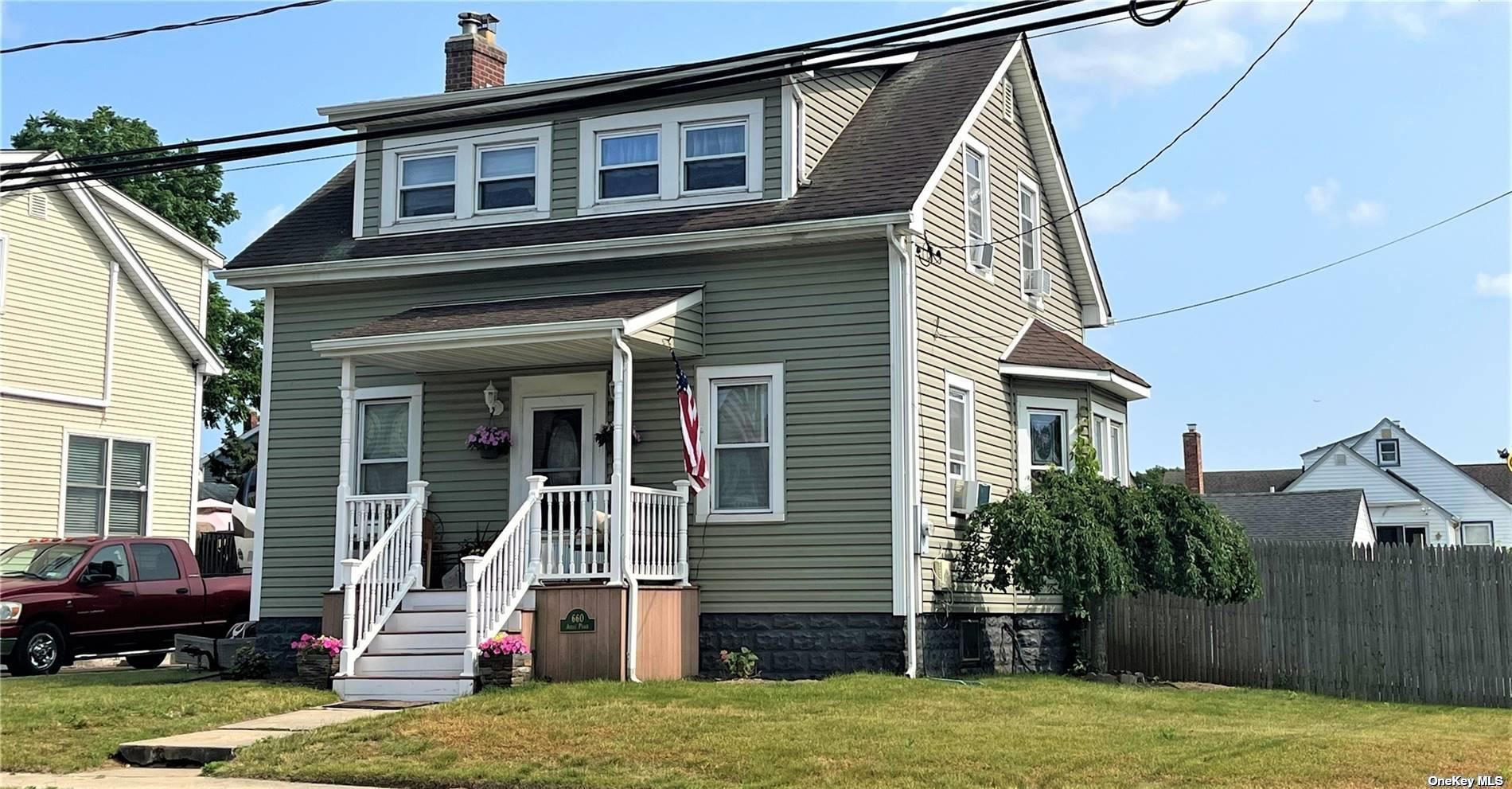 #1 photo, 660 Adele Place, 長島 Baldwin , NY 11510