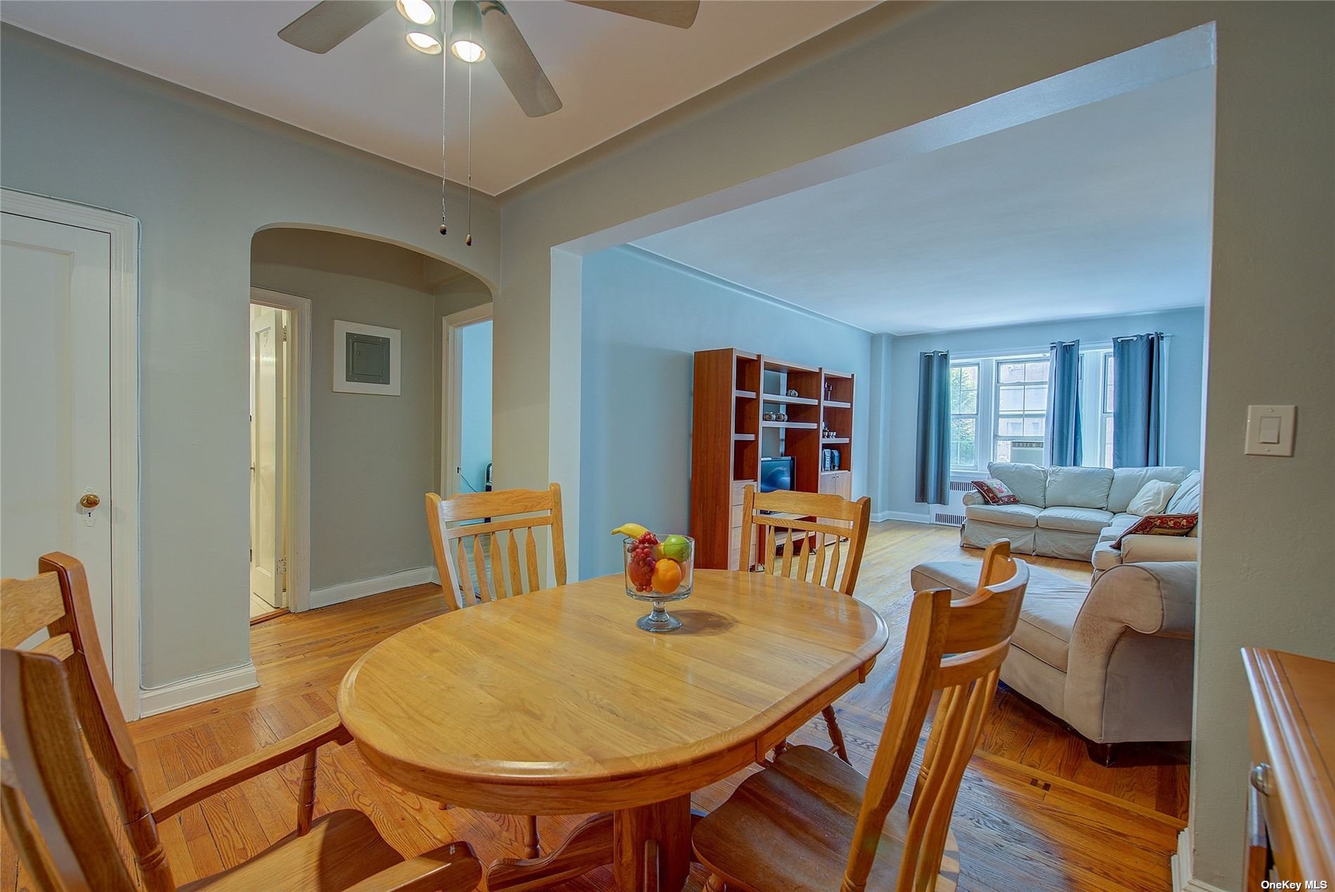 #1 photo, 77-12 35 Avenue, 皇后区 杰克逊高地 Jackson Heights , NY 11372