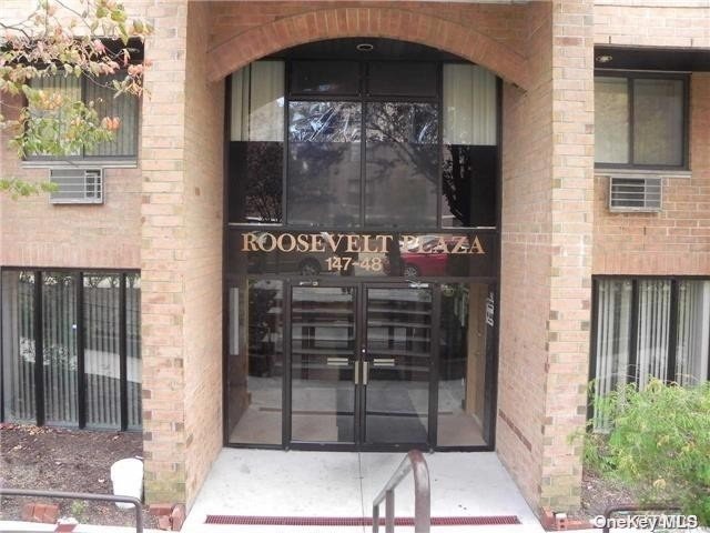 #1 photo, 147-48 Roosevelt Avenue, 法拉盛 Flushing , NY 11354