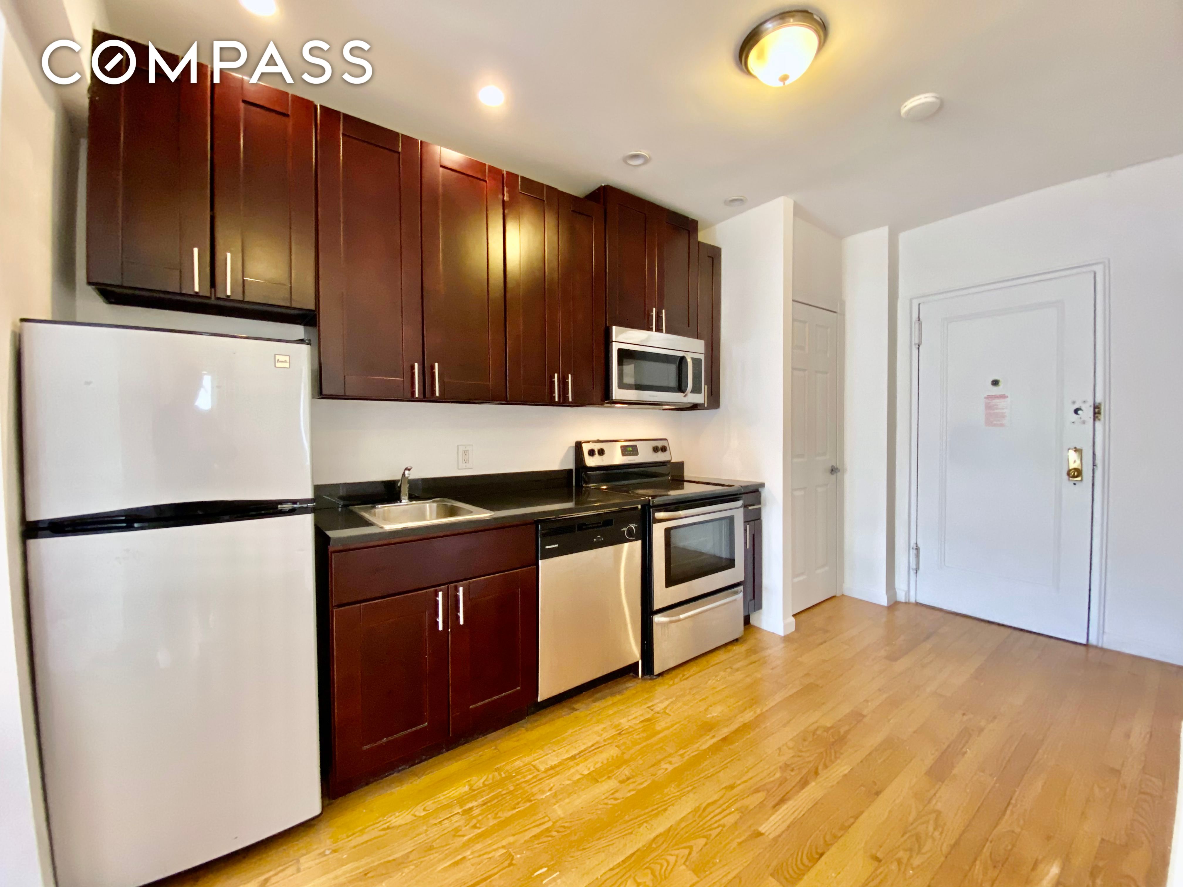 #1 photo, 690 Fort Washington Avenue, Hudson Heights , NY 10040