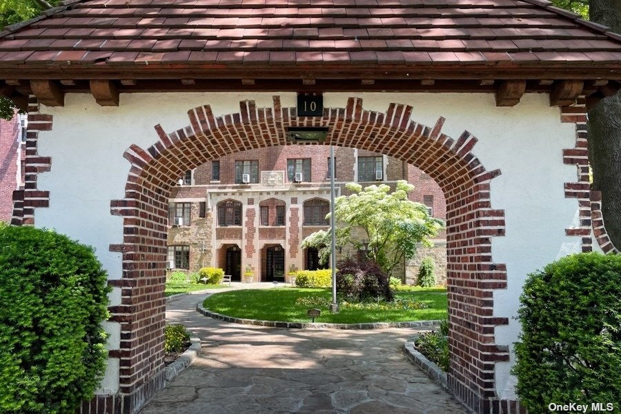 #1 photo, 10 Holder Place, 皇后区 森林小丘 Forest Hills , NY 11375