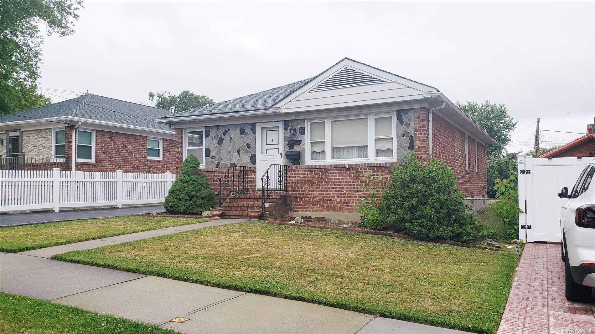 #1 photo, 147-07 18th Avenue, 皇后区 白石镇 Whitestone , NY 11357