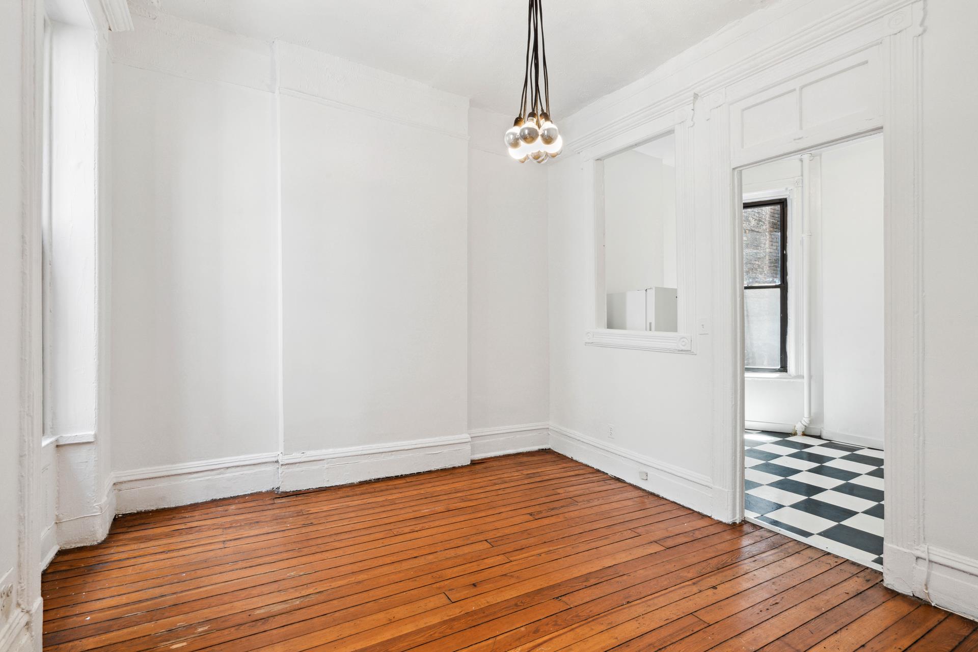 #1 photo, 349 West 44th Street, 曼哈顿 中城西区 Hells Kitchen , NY 10036