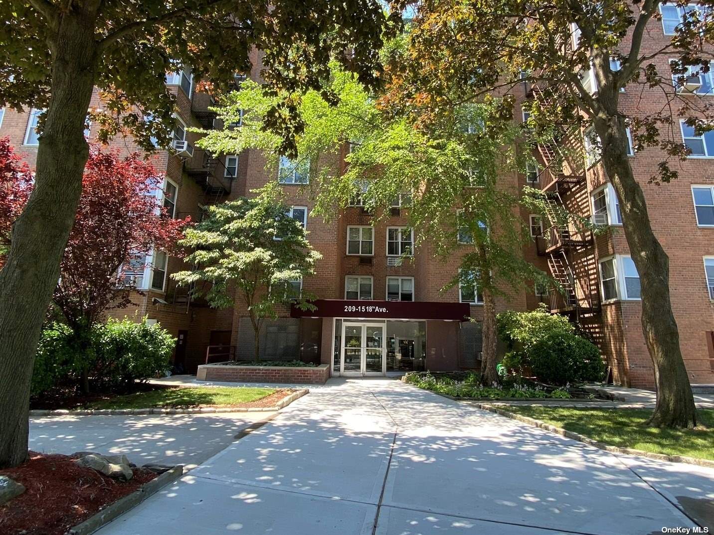 #1 photo, 209-15 18 Avenue, 皇后區 貝塞 Bayside , NY 11360