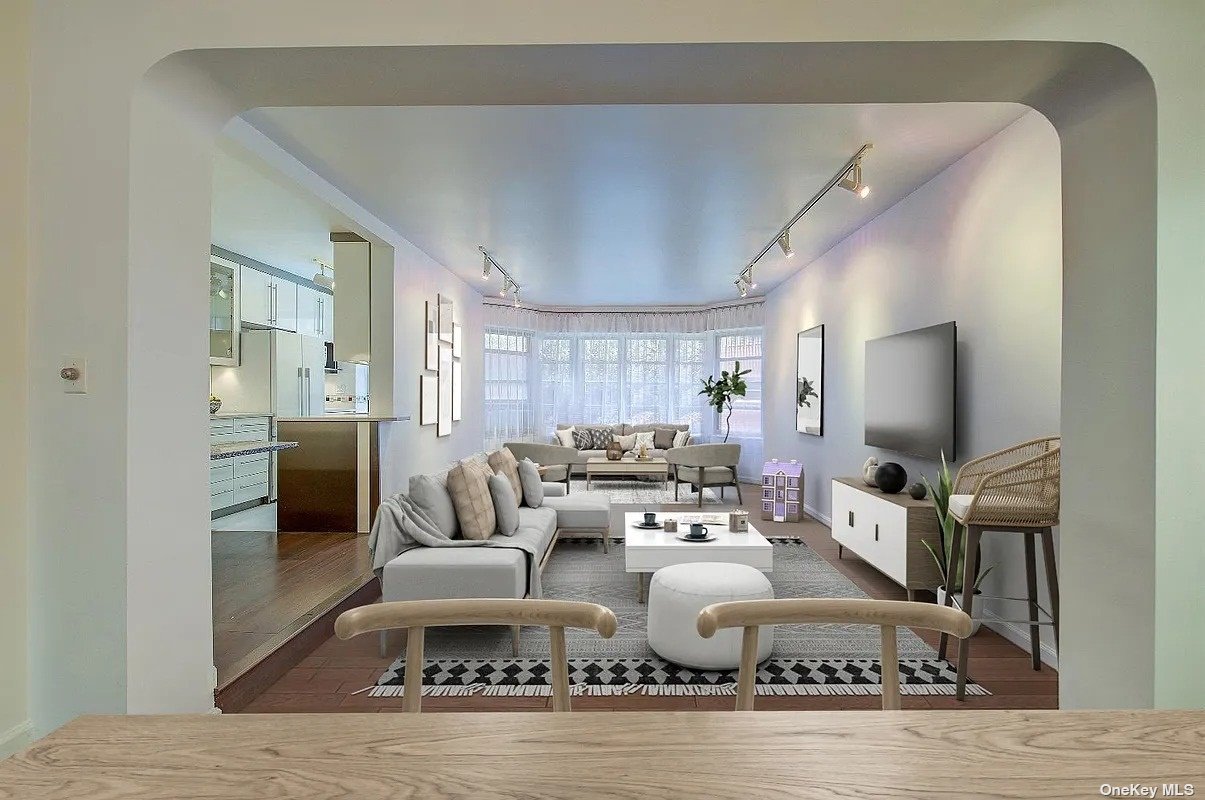 #1 photo, 69-11 Yellowstone Boulevard, 皇后区 森林小丘 Forest Hills , NY 11375