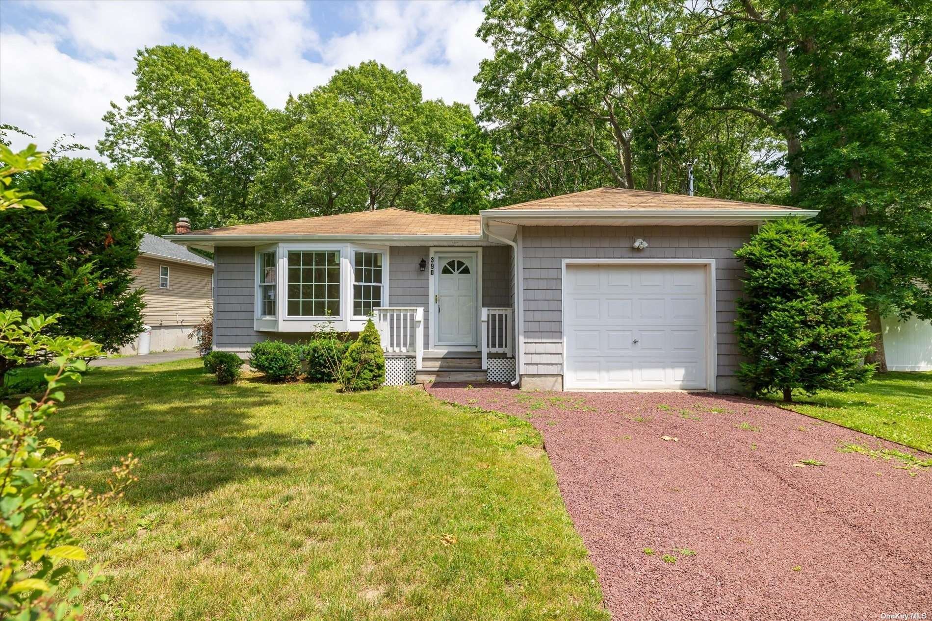 #1 photo, 390 Lockwood Drive, サフォーク郡 Shirley , NY 11967