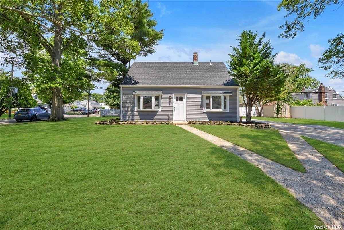 #1 photo, 17 Clover Lane, 长岛 Levittown , NY 11756