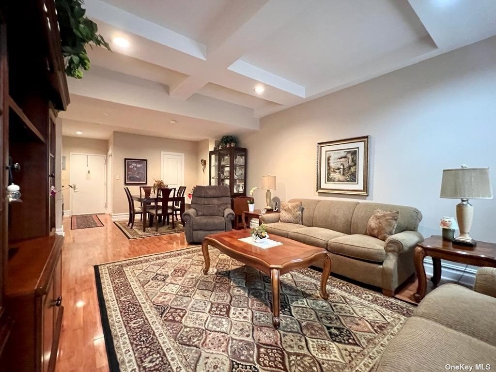 #1 photo, 45-02 Ditmars Blvd, 皇后区 阿士多利亚 Astoria , NY 11105