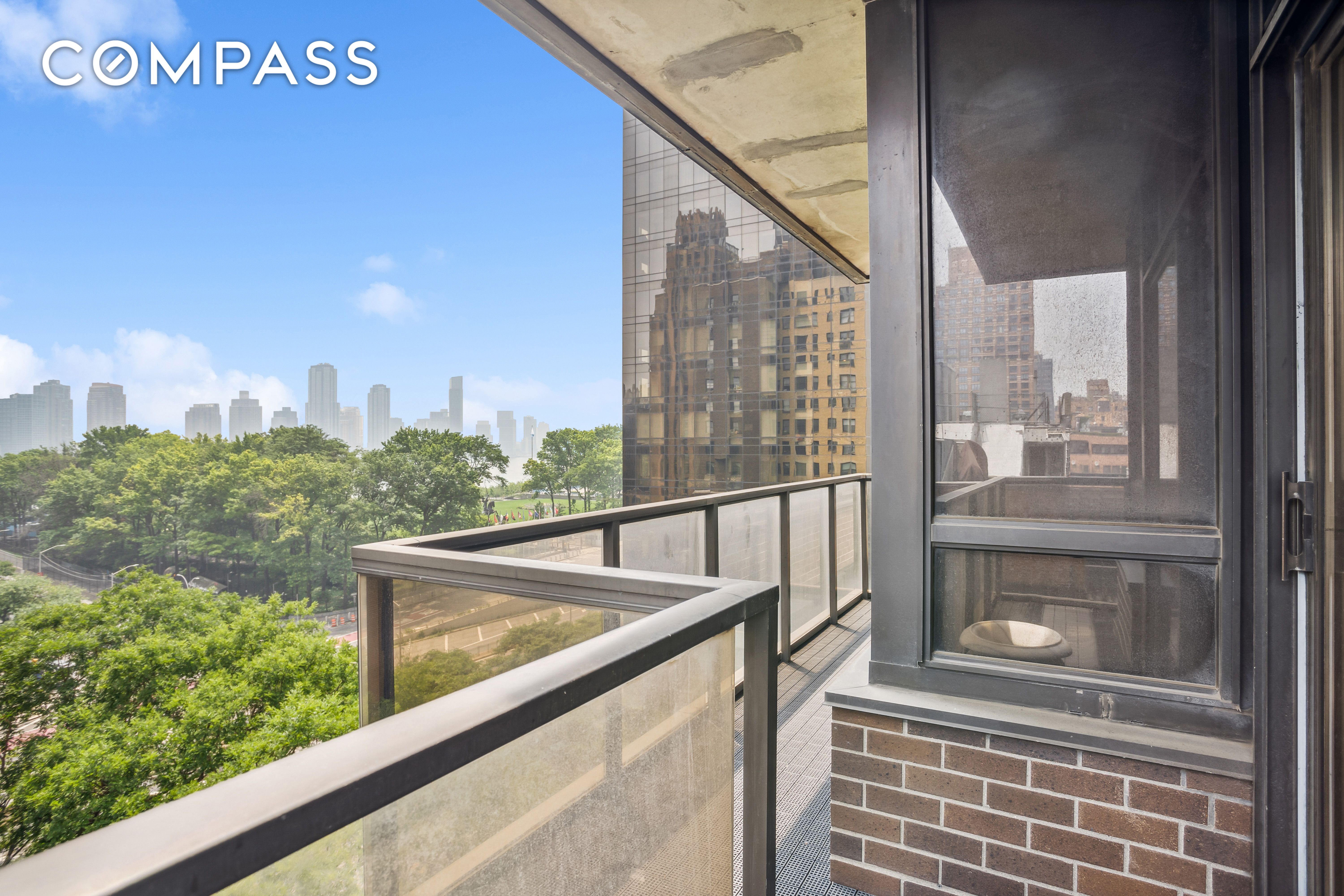 #1 photo, 100 United Nations Plaza, 맨해튼 Turtle Bay , NY 10017