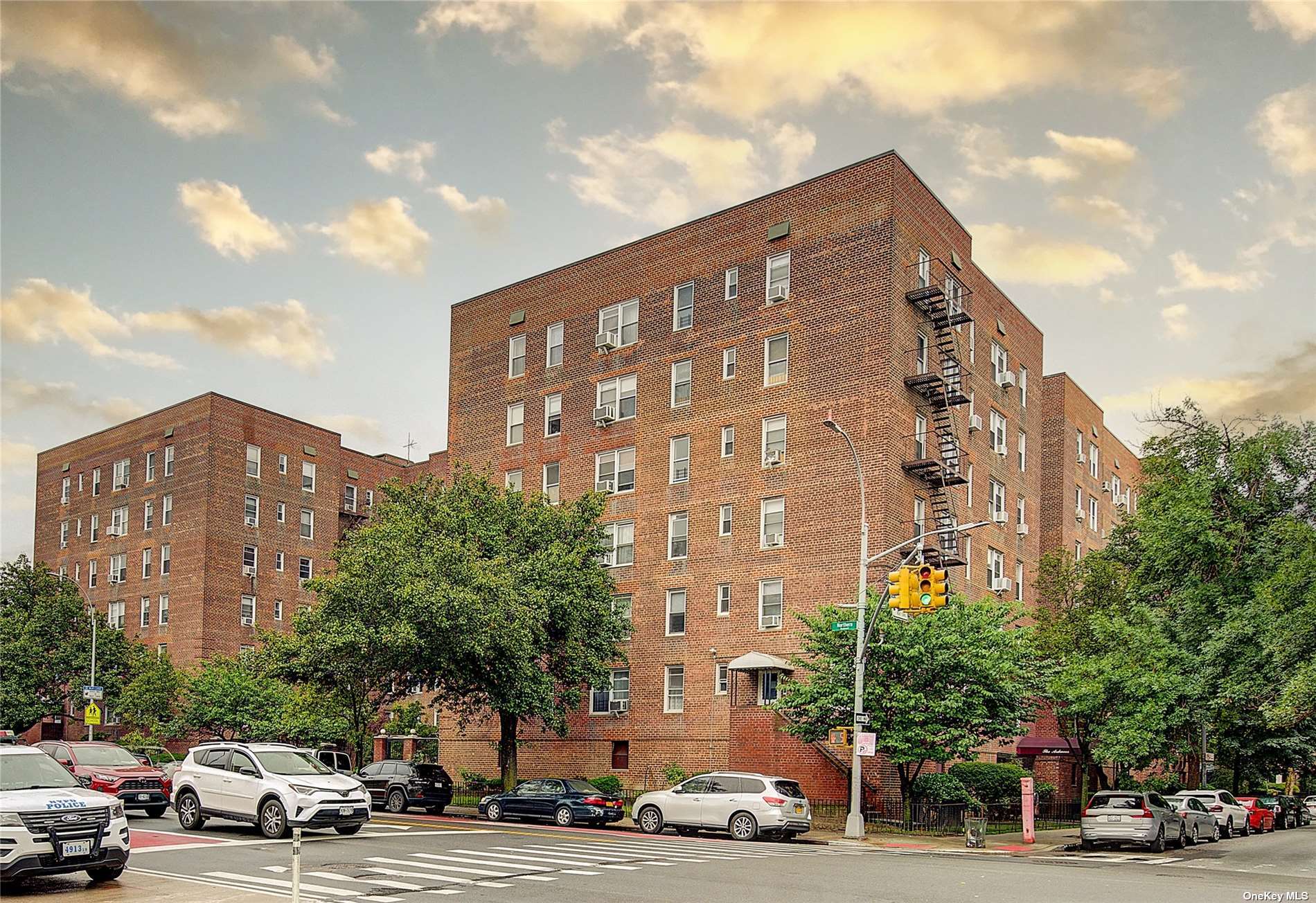 #1 photo, 33-05 92 Street, 皇后区 杰克逊高地 Jackson Heights , NY 11372